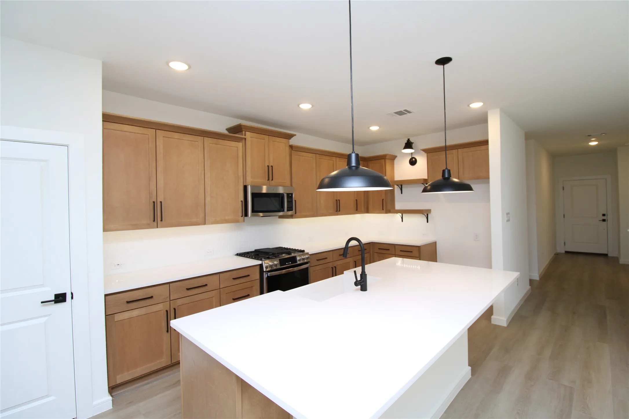 Single Family Residence For Rent in Grayson County , 509 Ridgewood Drive, Van Alstyne, Texas 75495, 5 Bedroom, 3 Bathroom, 2 Garage spaces, 2,659 Sqft, built in 2024, mls#21346731, Real Estate Agent in Van Alstyne, Homes For Rent in Grayson county, Homes For Rent in Van Alstyne, Realtor in Van Alstyne Texas, Real Estate Brokerage Independent Realty Texas, Luminita Cordes Realtor