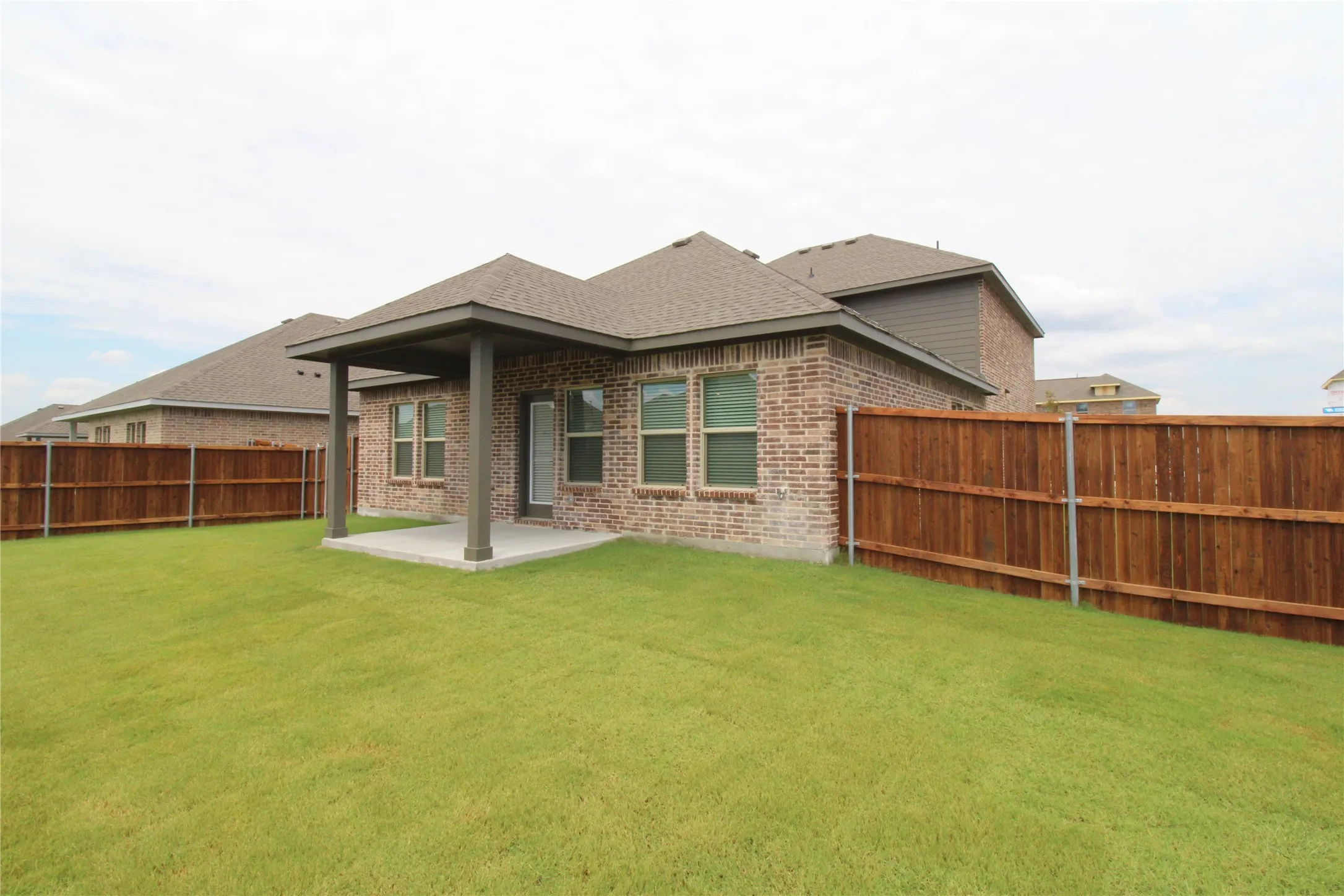 Single Family Residence For Rent in Grayson County , 509 Ridgewood Drive, Van Alstyne, Texas 75495, 5 Bedroom, 3 Bathroom, 2 Garage spaces, 2,659 Sqft, built in 2024, mls#21346731, Real Estate Agent in Van Alstyne, Homes For Rent in Grayson county, Homes For Rent in Van Alstyne, Realtor in Van Alstyne Texas, Real Estate Brokerage Independent Realty Texas, Luminita Cordes Realtor