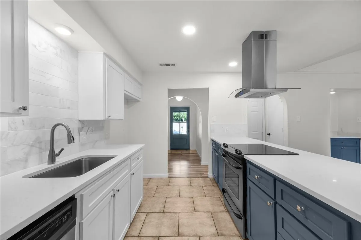 Single Family Residence For Sale in Tarrant County , 6504 Massey Court, North Richland Hills, Texas 76182, 3 Bedroom, 2 Bathroom, Garage spaces, 1,466 Sqft, built in 1977, mls#21346597, Real Estate Agent in North Richland Hills, Homes For Sale in Tarrant county, Homes For Sale in North Richland Hills, Realtor in North Richland Hills Texas, Real Estate Brokerage Independent Realty Texas, Luminita Cordes Realtor