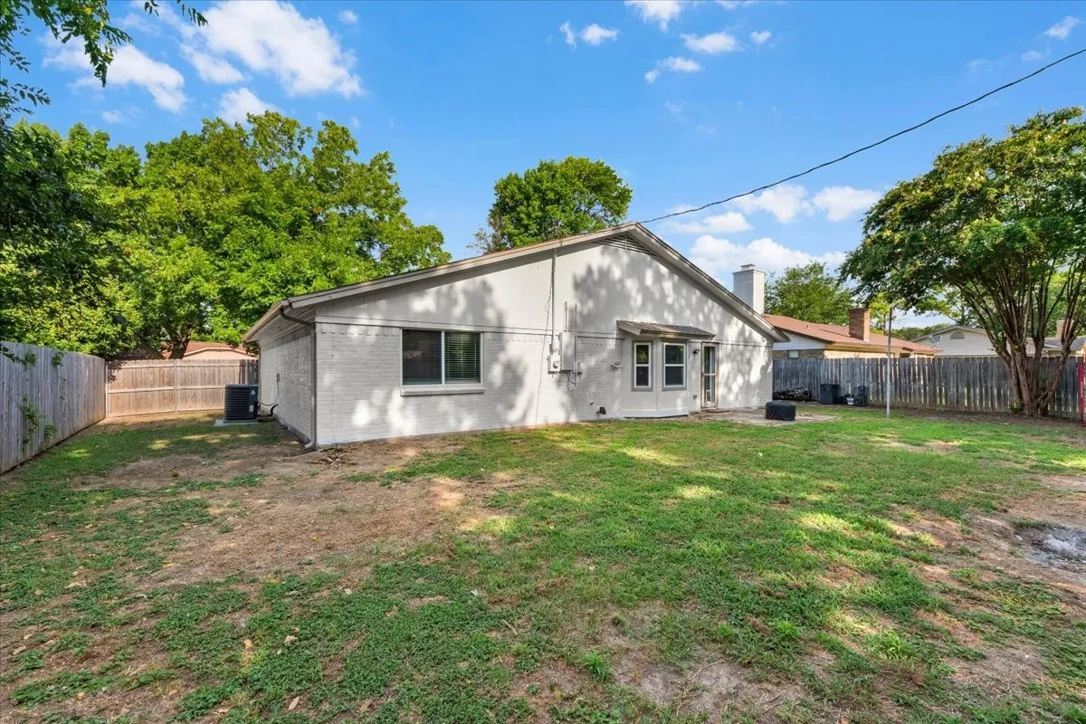 Single Family Residence For Sale in Tarrant County , 6504 Massey Court, North Richland Hills, Texas 76182, 3 Bedroom, 2 Bathroom, Garage spaces, 1,466 Sqft, built in 1977, mls#21346597, Real Estate Agent in North Richland Hills, Homes For Sale in Tarrant county, Homes For Sale in North Richland Hills, Realtor in North Richland Hills Texas, Real Estate Brokerage Independent Realty Texas, Luminita Cordes Realtor
