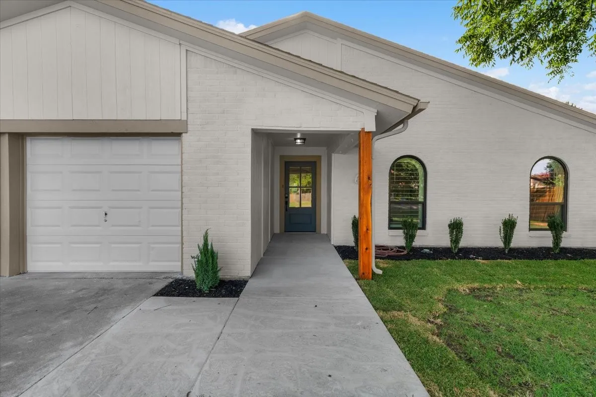 Single Family Residence For Sale in Tarrant County , 6504 Massey Court, North Richland Hills, Texas 76182, 3 Bedroom, 2 Bathroom, Garage spaces, 1,466 Sqft, built in 1977, mls#21346597, Real Estate Agent in North Richland Hills, Homes For Sale in Tarrant county, Homes For Sale in North Richland Hills, Realtor in North Richland Hills Texas, Real Estate Brokerage Independent Realty Texas, Luminita Cordes Realtor