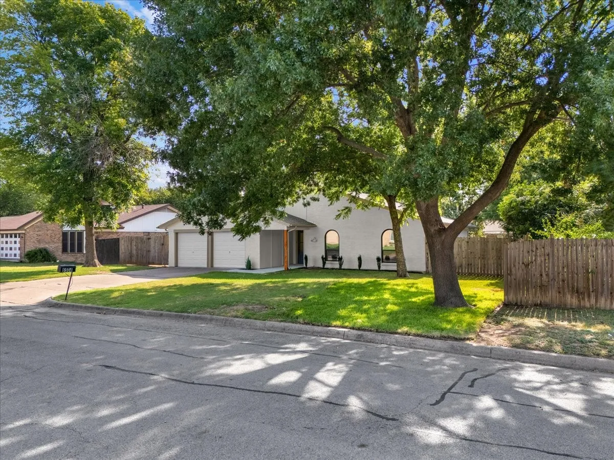 Single Family Residence For Sale in Tarrant County , 6504 Massey Court, North Richland Hills, Texas 76182, 3 Bedroom, 2 Bathroom, Garage spaces, 1,466 Sqft, built in 1977, mls#21346597, Real Estate Agent in North Richland Hills, Homes For Sale in Tarrant county, Homes For Sale in North Richland Hills, Realtor in North Richland Hills Texas, Real Estate Brokerage Independent Realty Texas, Luminita Cordes Realtor