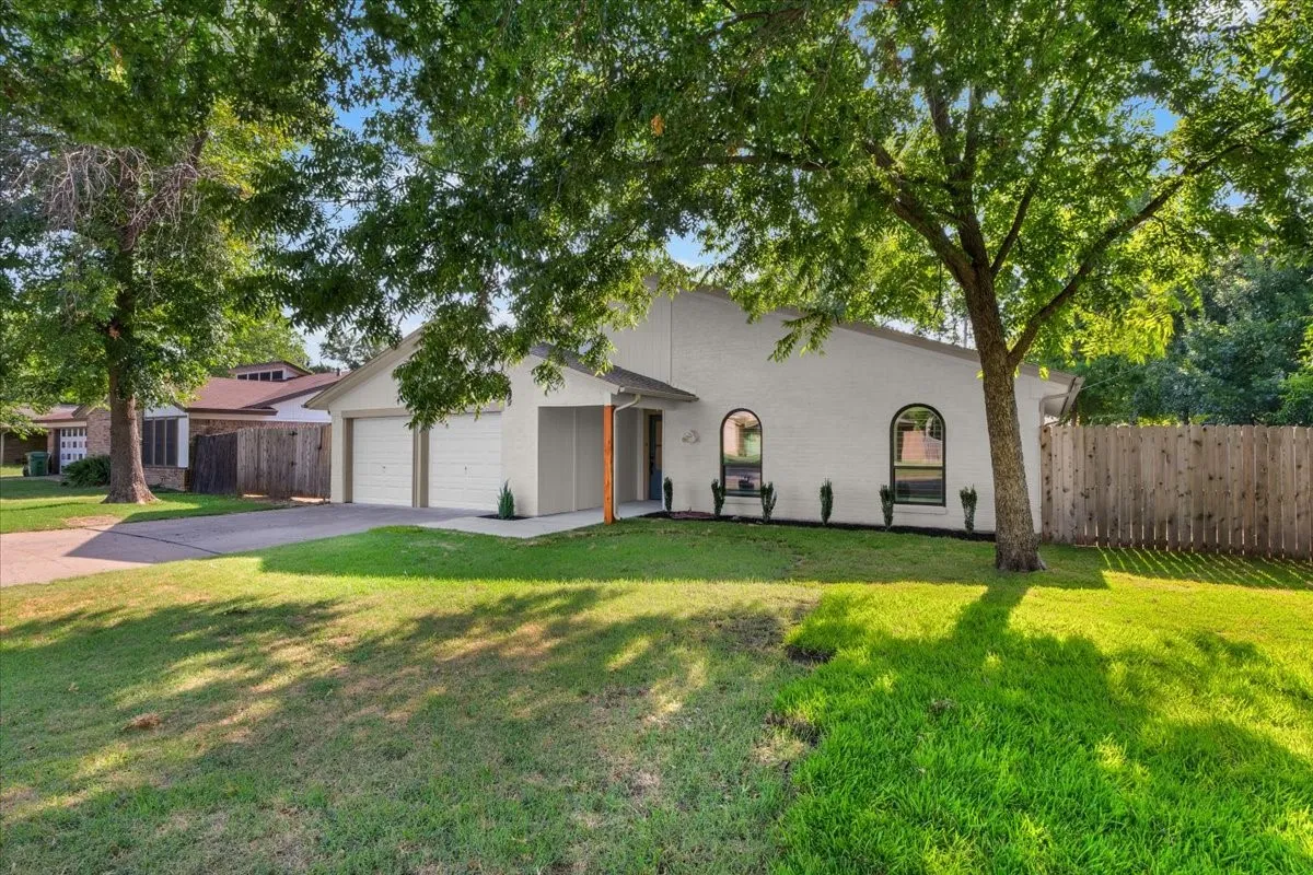 Single Family Residence For Sale in Tarrant County , 6504 Massey Court, North Richland Hills, Texas 76182, 3 Bedroom, 2 Bathroom, Garage spaces, 1,466 Sqft, built in 1977, mls#21346597, Real Estate Agent in North Richland Hills, Homes For Sale in Tarrant county, Homes For Sale in North Richland Hills, Realtor in North Richland Hills Texas, Real Estate Brokerage Independent Realty Texas, Luminita Cordes Realtor