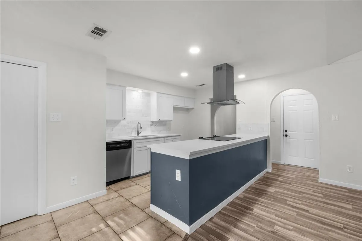 Single Family Residence For Sale in Tarrant County , 6504 Massey Court, North Richland Hills, Texas 76182, 3 Bedroom, 2 Bathroom, Garage spaces, 1,466 Sqft, built in 1977, mls#21346597, Real Estate Agent in North Richland Hills, Homes For Sale in Tarrant county, Homes For Sale in North Richland Hills, Realtor in North Richland Hills Texas, Real Estate Brokerage Independent Realty Texas, Luminita Cordes Realtor