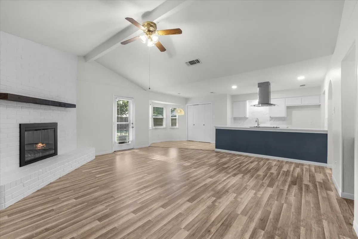 Single Family Residence For Sale in Tarrant County , 6504 Massey Court, North Richland Hills, Texas 76182, 3 Bedroom, 2 Bathroom, Garage spaces, 1,466 Sqft, built in 1977, mls#21346597, Real Estate Agent in North Richland Hills, Homes For Sale in Tarrant county, Homes For Sale in North Richland Hills, Realtor in North Richland Hills Texas, Real Estate Brokerage Independent Realty Texas, Luminita Cordes Realtor