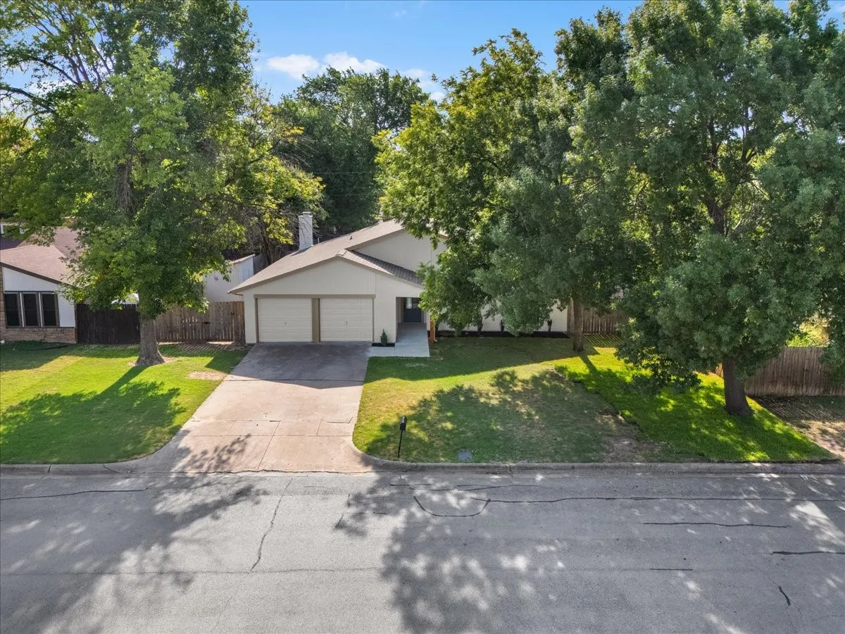 Single Family Residence For Sale in Tarrant County , 6504 Massey Court, North Richland Hills, Texas 76182, 3 Bedroom, 2 Bathroom, Garage spaces, 1,466 Sqft, built in 1977, mls#21346597, Real Estate Agent in North Richland Hills, Homes For Sale in Tarrant county, Homes For Sale in North Richland Hills, Realtor in North Richland Hills Texas, Real Estate Brokerage Independent Realty Texas, Luminita Cordes Realtor