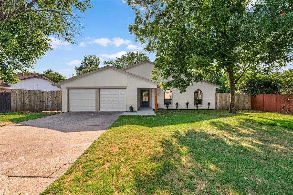 Single Family Residence For Sale in Tarrant County , 6504 Massey Court, North Richland Hills, Texas 76182, 3 Bedroom, 2 Bathroom, Garage spaces, 1,466 Sqft, built in 1977, mls#21346597, Real Estate Agent in North Richland Hills, Homes For Sale in Tarrant county, Homes For Sale in North Richland Hills, Realtor in North Richland Hills Texas, Real Estate Brokerage Independent Realty Texas, Luminita Cordes Realtor