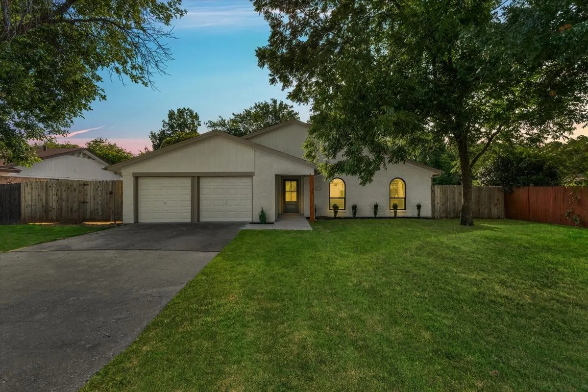 Single Family Residence For Sale in Tarrant County , 6504 Massey Court, North Richland Hills, Texas 76182, 3 Bedroom, 2 Bathroom, Garage spaces, 1,466 Sqft, built in 1977, mls#21346597, Real Estate Agent in North Richland Hills, Homes For Sale in Tarrant county, Homes For Sale in North Richland Hills, Realtor in North Richland Hills Texas, Real Estate Brokerage Independent Realty Texas, Luminita Cordes Realtor