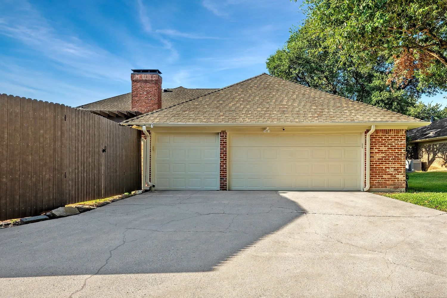 Single Family Residence For Sale in Dallas County , 7723 Pennyburn Drive, Dallas, Texas 75248, 5 Bedroom, 4 Bathroom, 3 Garage spaces, 3,412 Sqft, built in 1979, mls#21346100, Real Estate Agent in Dallas, Homes For Sale in Dallas county, Homes For Sale in Dallas, Realtor in Dallas Texas, Real Estate Brokerage Independent Realty Texas, Luminita Cordes Realtor
