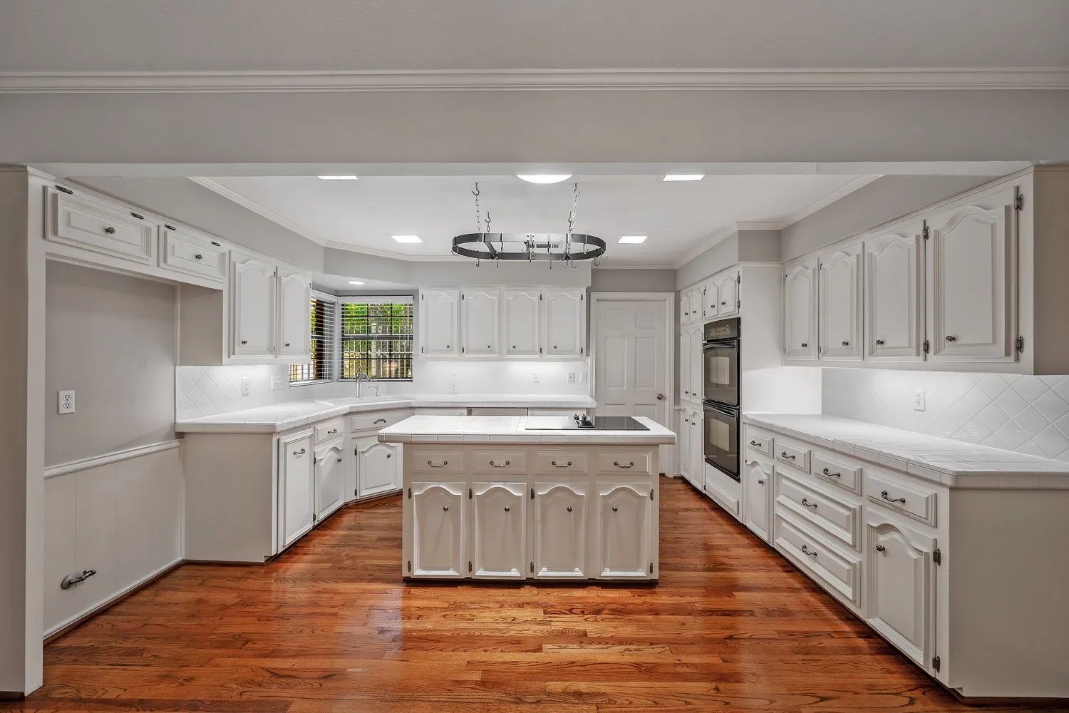 Single Family Residence For Sale in Dallas County , 7723 Pennyburn Drive, Dallas, Texas 75248, 5 Bedroom, 4 Bathroom, 3 Garage spaces, 3,412 Sqft, built in 1979, mls#21346100, Real Estate Agent in Dallas, Homes For Sale in Dallas county, Homes For Sale in Dallas, Realtor in Dallas Texas, Real Estate Brokerage Independent Realty Texas, Luminita Cordes Realtor