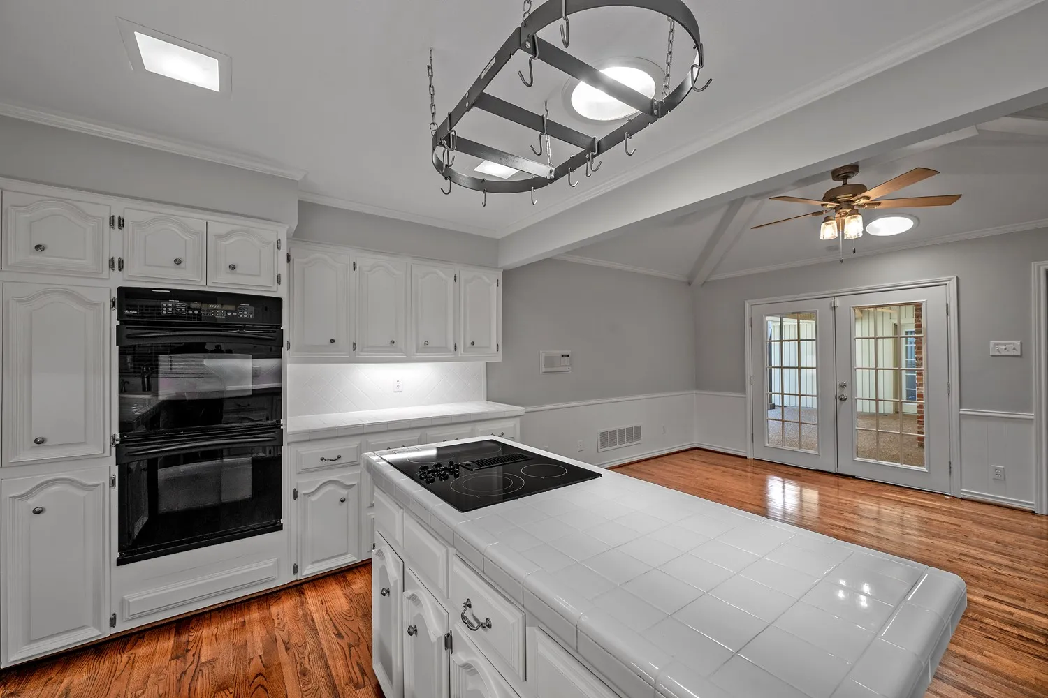 Single Family Residence For Sale in Dallas County , 7723 Pennyburn Drive, Dallas, Texas 75248, 5 Bedroom, 4 Bathroom, 3 Garage spaces, 3,412 Sqft, built in 1979, mls#21346100, Real Estate Agent in Dallas, Homes For Sale in Dallas county, Homes For Sale in Dallas, Realtor in Dallas Texas, Real Estate Brokerage Independent Realty Texas, Luminita Cordes Realtor