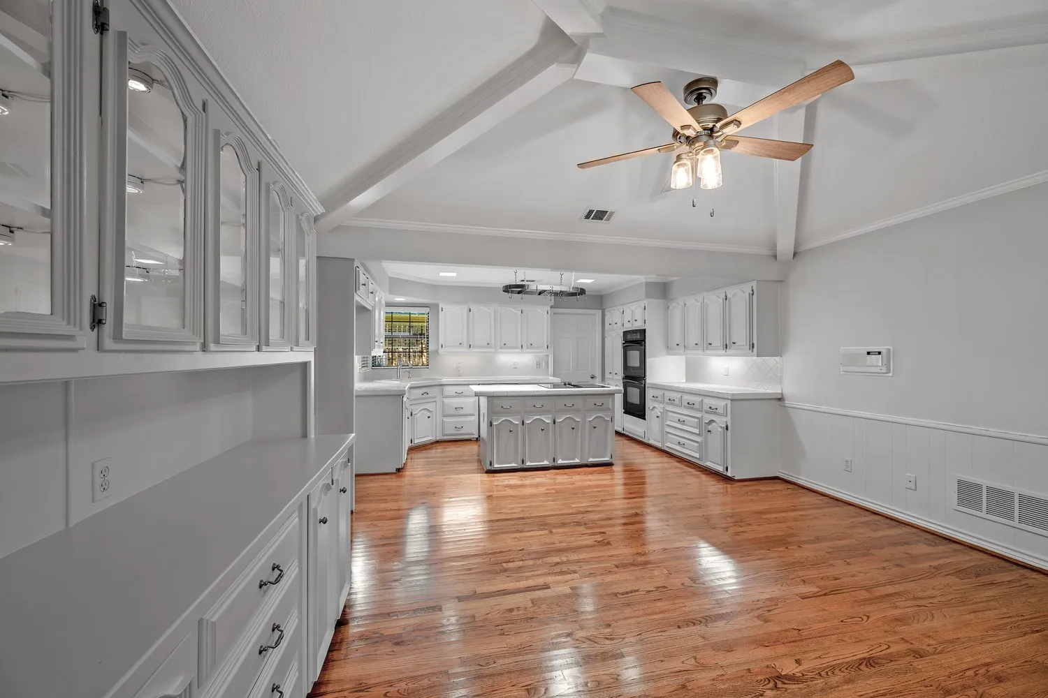 Single Family Residence For Sale in Dallas County , 7723 Pennyburn Drive, Dallas, Texas 75248, 5 Bedroom, 4 Bathroom, 3 Garage spaces, 3,412 Sqft, built in 1979, mls#21346100, Real Estate Agent in Dallas, Homes For Sale in Dallas county, Homes For Sale in Dallas, Realtor in Dallas Texas, Real Estate Brokerage Independent Realty Texas, Luminita Cordes Realtor