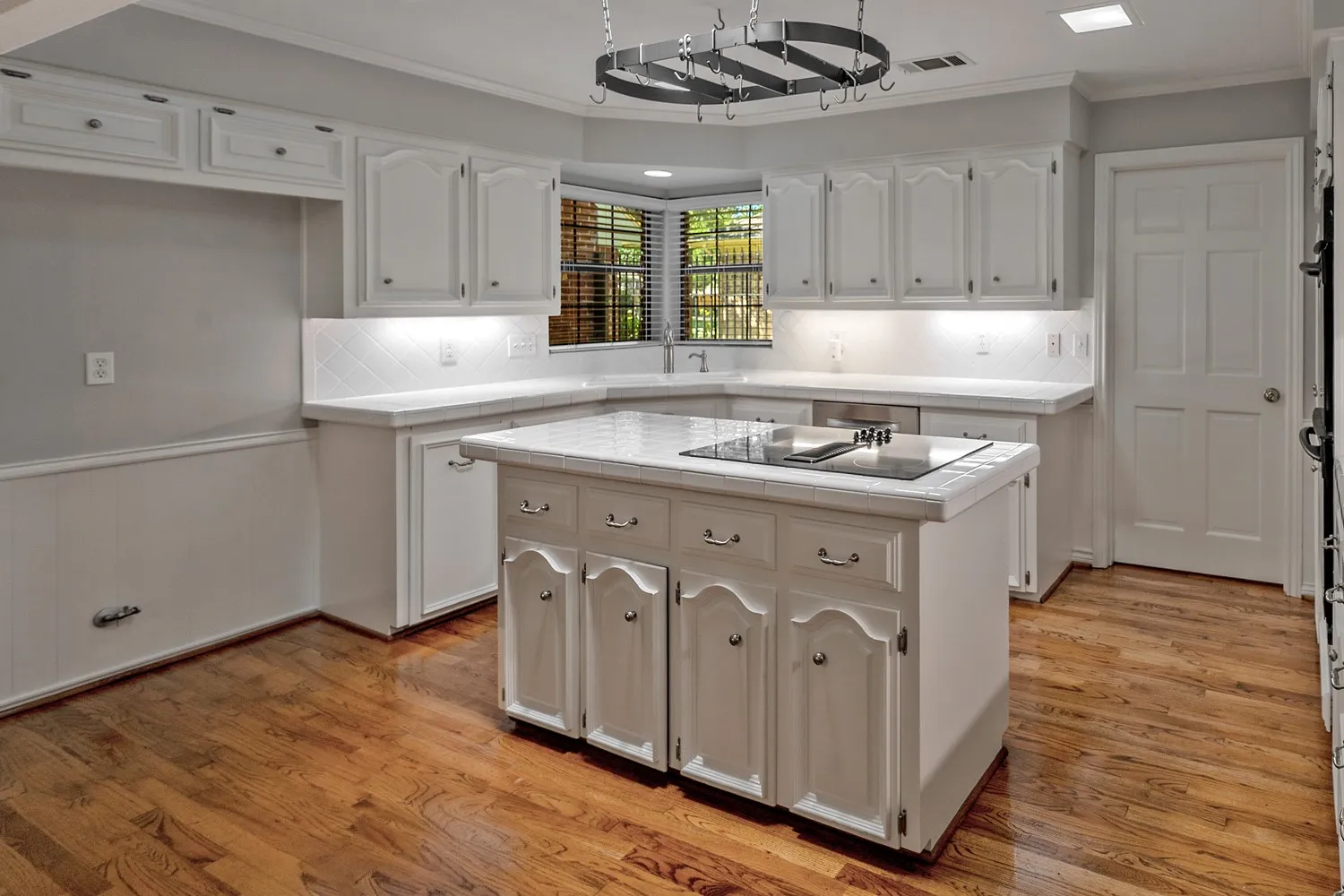 Single Family Residence For Sale in Dallas County , 7723 Pennyburn Drive, Dallas, Texas 75248, 5 Bedroom, 4 Bathroom, 3 Garage spaces, 3,412 Sqft, built in 1979, mls#21346100, Real Estate Agent in Dallas, Homes For Sale in Dallas county, Homes For Sale in Dallas, Realtor in Dallas Texas, Real Estate Brokerage Independent Realty Texas, Luminita Cordes Realtor