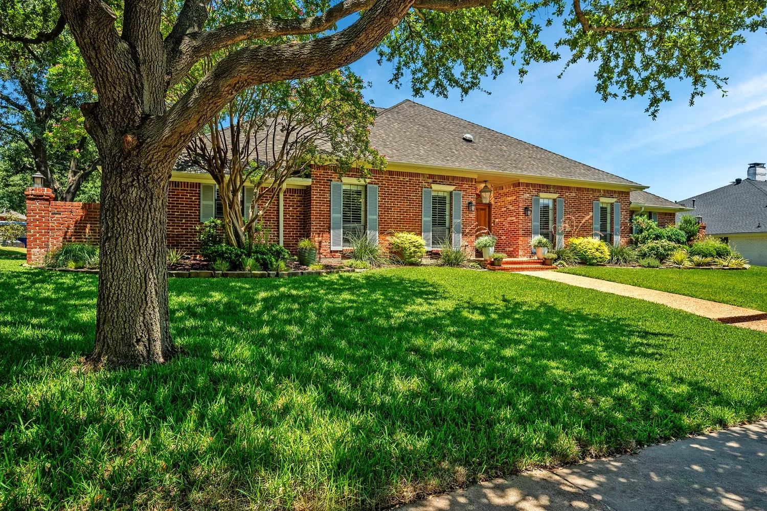 Single Family Residence For Sale in Dallas County , 7723 Pennyburn Drive, Dallas, Texas 75248, 5 Bedroom, 4 Bathroom, 3 Garage spaces, 3,412 Sqft, built in 1979, mls#21346100, Real Estate Agent in Dallas, Homes For Sale in Dallas county, Homes For Sale in Dallas, Realtor in Dallas Texas, Real Estate Brokerage Independent Realty Texas, Luminita Cordes Realtor