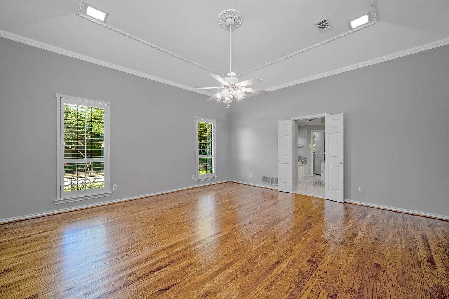 Single Family Residence For Sale in Dallas County , 7723 Pennyburn Drive, Dallas, Texas 75248, 5 Bedroom, 4 Bathroom, 3 Garage spaces, 3,412 Sqft, built in 1979, mls#21346100, Real Estate Agent in Dallas, Homes For Sale in Dallas county, Homes For Sale in Dallas, Realtor in Dallas Texas, Real Estate Brokerage Independent Realty Texas, Luminita Cordes Realtor