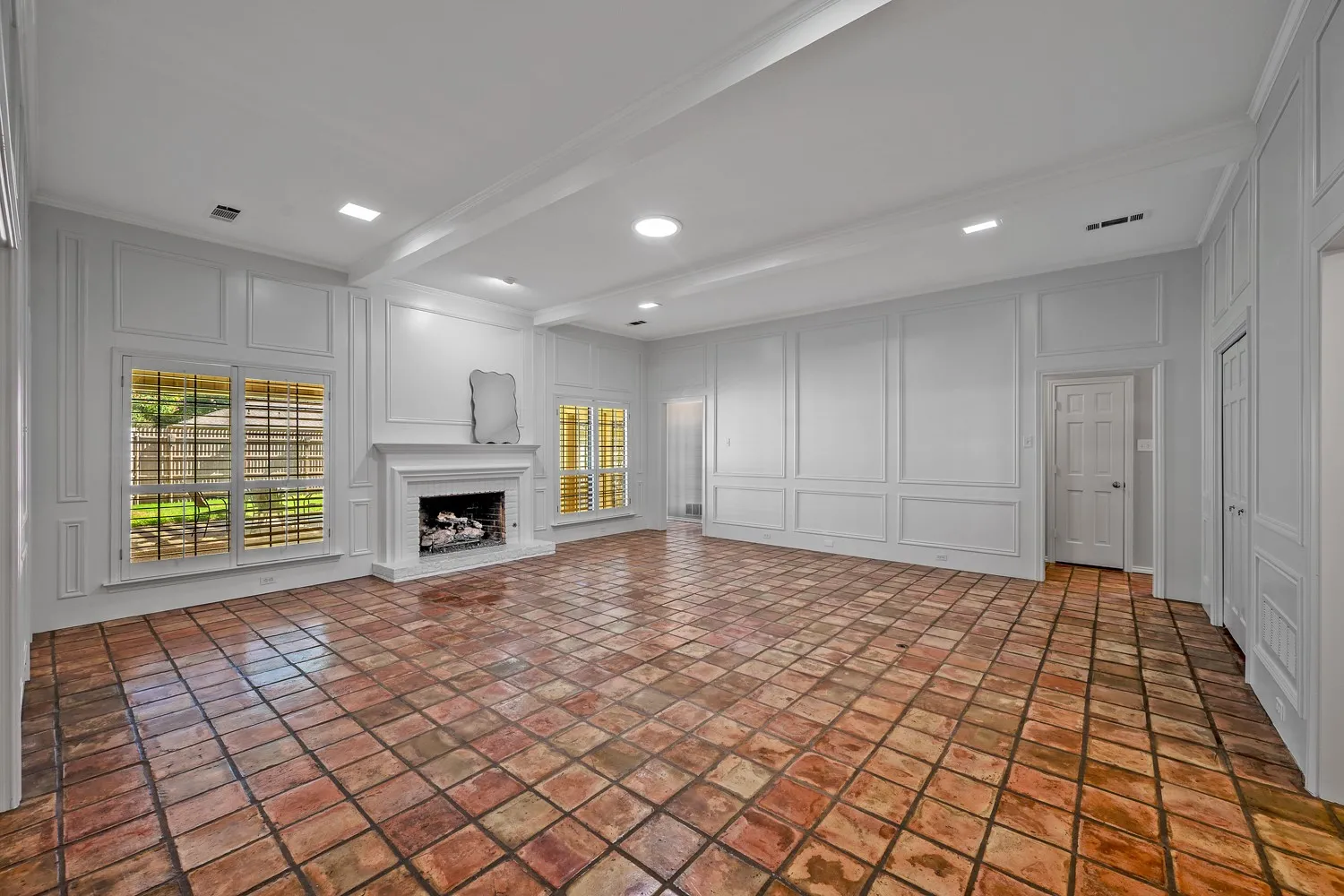 Single Family Residence For Sale in Dallas County , 7723 Pennyburn Drive, Dallas, Texas 75248, 5 Bedroom, 4 Bathroom, 3 Garage spaces, 3,412 Sqft, built in 1979, mls#21346100, Real Estate Agent in Dallas, Homes For Sale in Dallas county, Homes For Sale in Dallas, Realtor in Dallas Texas, Real Estate Brokerage Independent Realty Texas, Luminita Cordes Realtor