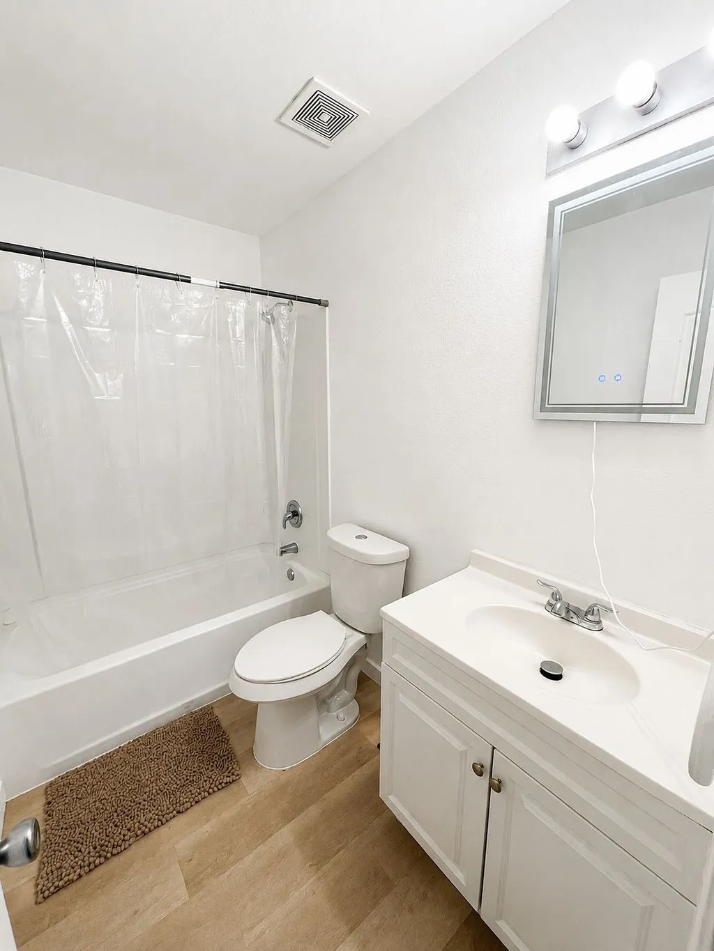 Single Family Residence For Sale in Dallas County , 754 Cedarwood Drive, Cedar Hill, Texas 75104, 4 Bedroom, 3 Bathroom, 4 Garage spaces, 3,116 Sqft, built in 2001, mls#21342585, Real Estate Agent in Cedar Hill, Homes For Sale in Dallas county, Homes For Sale in Cedar Hill, Realtor in Cedar Hill Texas, Real Estate Brokerage Independent Realty Texas, Luminita Cordes Realtor