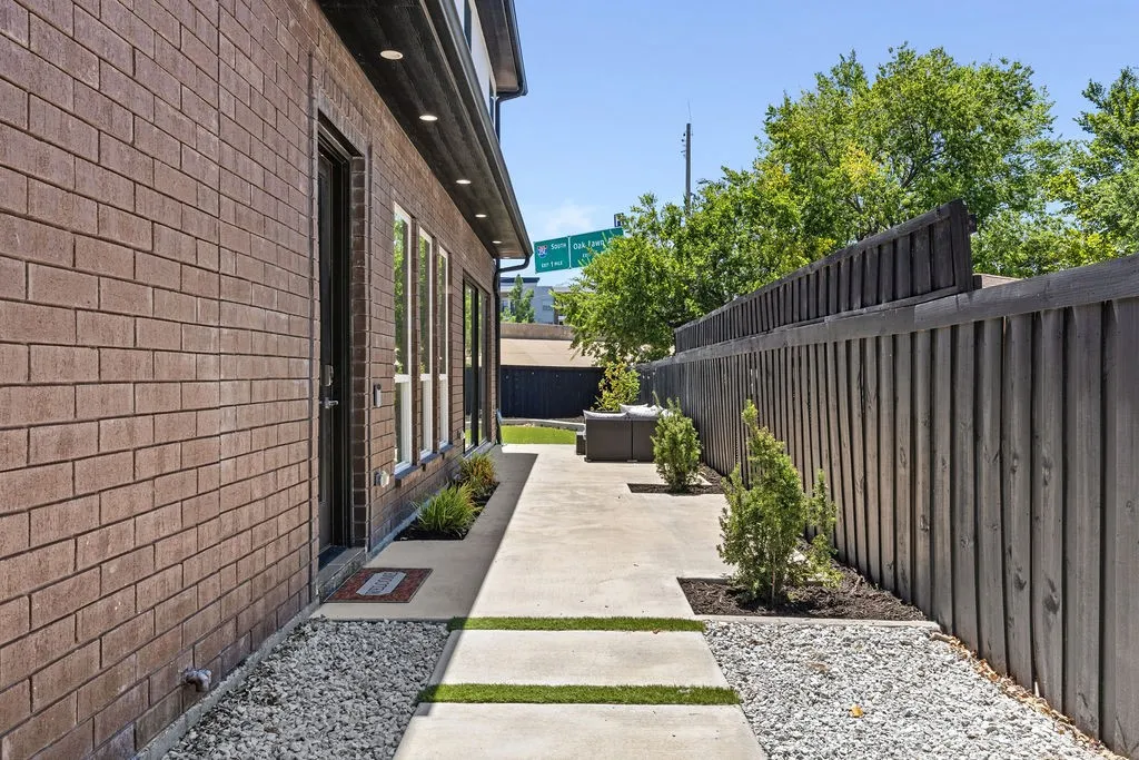 Townhouse For Rent in Dallas County , 2722 Hondo Avenue, Dallas, Texas 75219, 3 Bedroom, 3 Bathroom, 1 Garage spaces, 1,904 Sqft, built in 2023, mls#21345030, Real Estate Agent in Dallas, Homes For Rent in Dallas county, Homes For Rent in Dallas, Realtor in Dallas Texas, Real Estate Brokerage Independent Realty Texas, Luminita Cordes Realtor