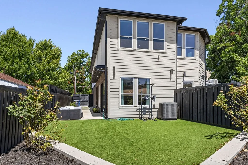 Townhouse For Rent in Dallas County , 2722 Hondo Avenue, Dallas, Texas 75219, 3 Bedroom, 3 Bathroom, 1 Garage spaces, 1,904 Sqft, built in 2023, mls#21345030, Real Estate Agent in Dallas, Homes For Rent in Dallas county, Homes For Rent in Dallas, Realtor in Dallas Texas, Real Estate Brokerage Independent Realty Texas, Luminita Cordes Realtor