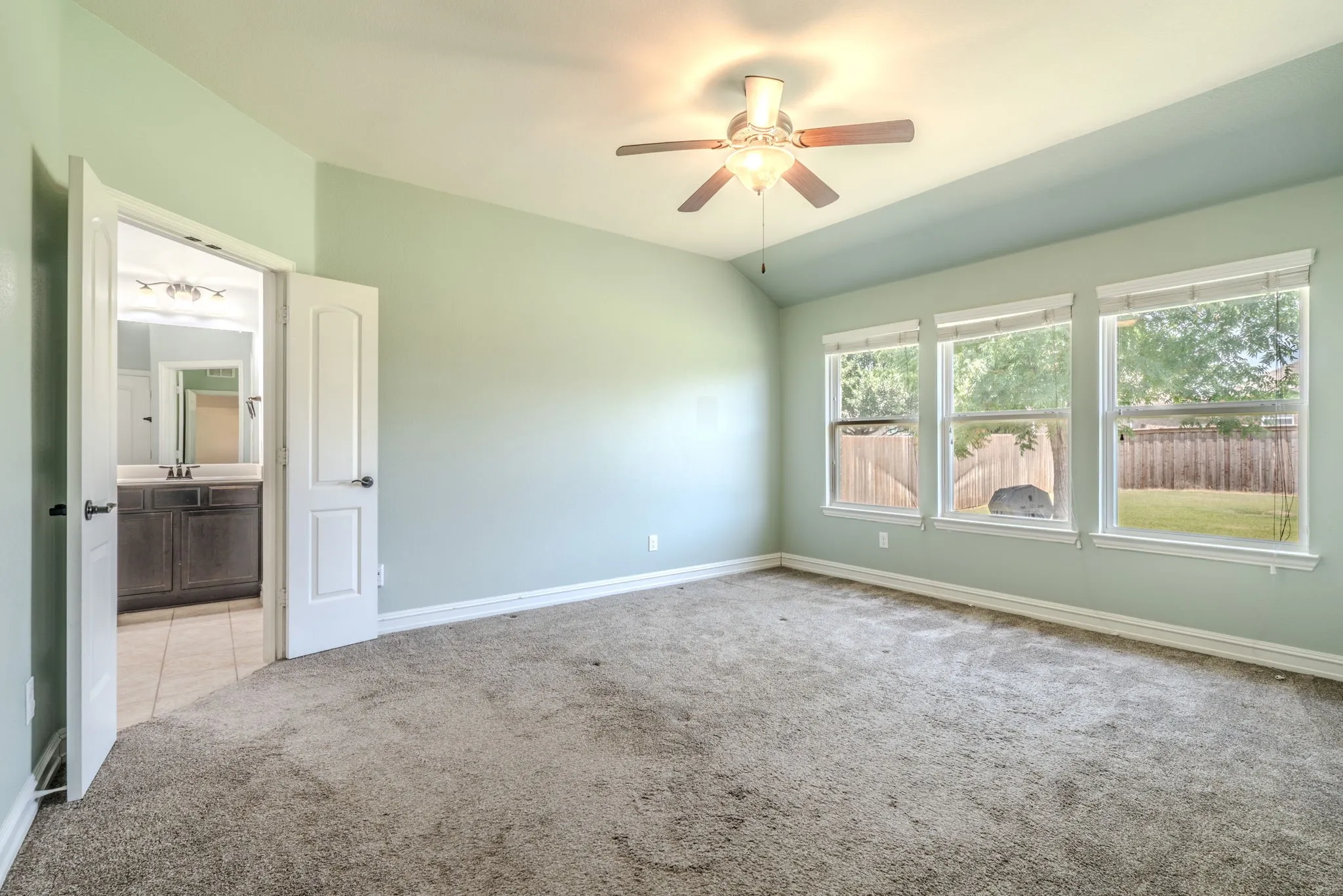 Single Family Residence For Sale in Tarrant County , 2025 Plamera Lane, Fort Worth, Texas 76131, 4 Bedroom, 3 Bathroom, 2 Garage spaces, 2,577 Sqft, built in 2015, mls#21346440, Real Estate Agent in Fort Worth, Homes For Sale in Tarrant county, Homes For Sale in Fort Worth, Realtor in Fort Worth Texas, Real Estate Brokerage Independent Realty Texas, Luminita Cordes Realtor
