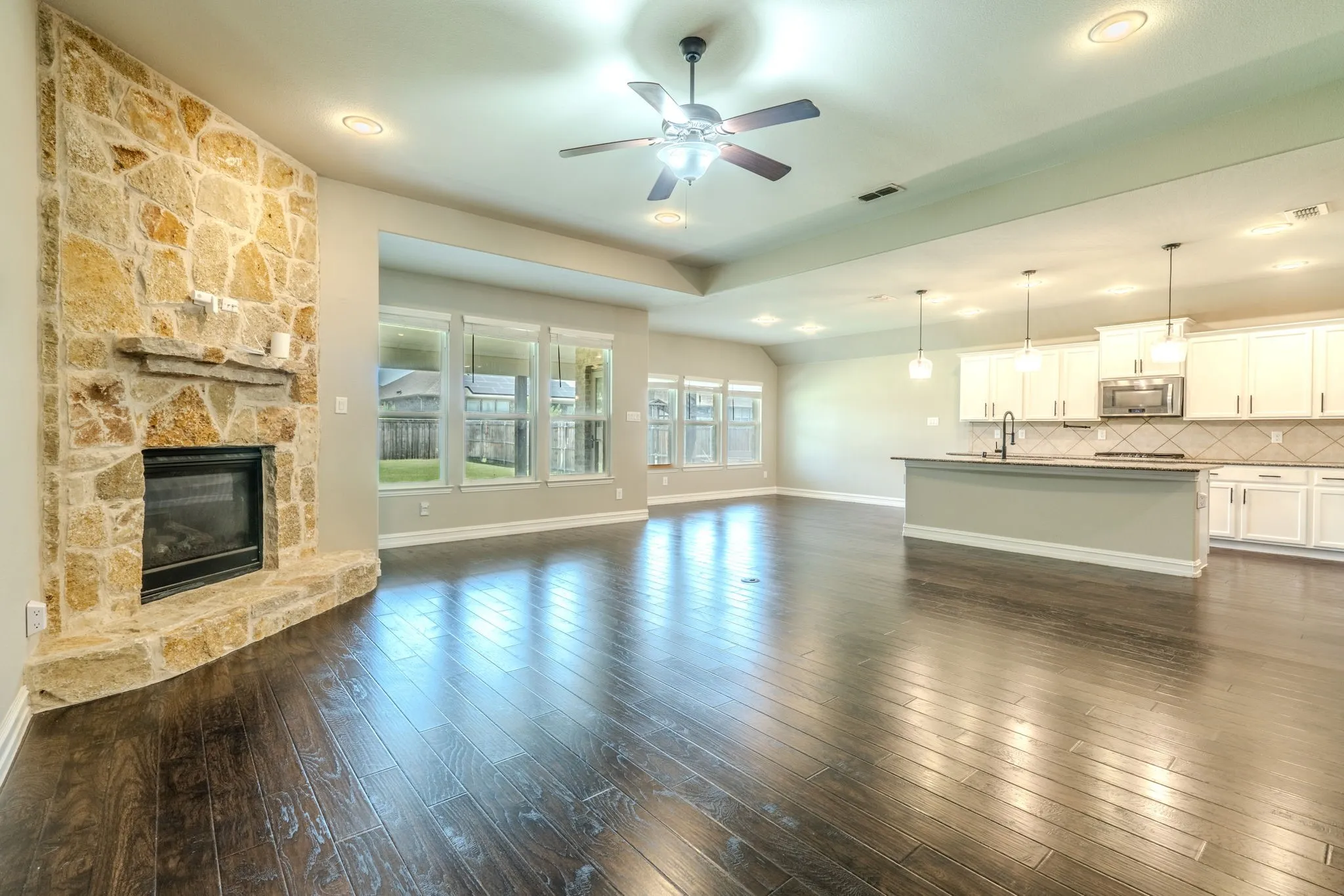 Single Family Residence For Sale in Tarrant County , 2025 Plamera Lane, Fort Worth, Texas 76131, 4 Bedroom, 3 Bathroom, 2 Garage spaces, 2,577 Sqft, built in 2015, mls#21346440, Real Estate Agent in Fort Worth, Homes For Sale in Tarrant county, Homes For Sale in Fort Worth, Realtor in Fort Worth Texas, Real Estate Brokerage Independent Realty Texas, Luminita Cordes Realtor