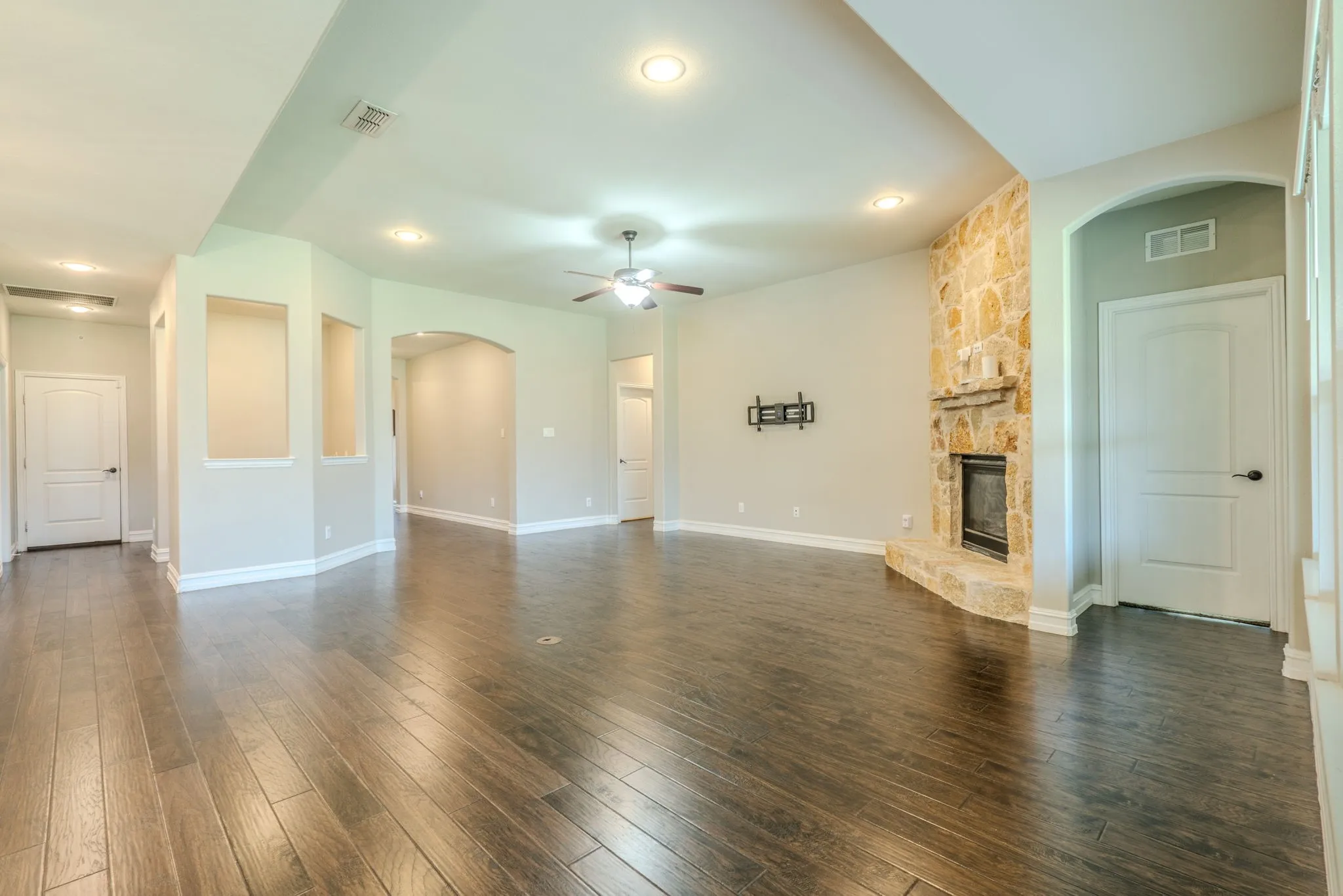 Single Family Residence For Sale in Tarrant County , 2025 Plamera Lane, Fort Worth, Texas 76131, 4 Bedroom, 3 Bathroom, 2 Garage spaces, 2,577 Sqft, built in 2015, mls#21346440, Real Estate Agent in Fort Worth, Homes For Sale in Tarrant county, Homes For Sale in Fort Worth, Realtor in Fort Worth Texas, Real Estate Brokerage Independent Realty Texas, Luminita Cordes Realtor