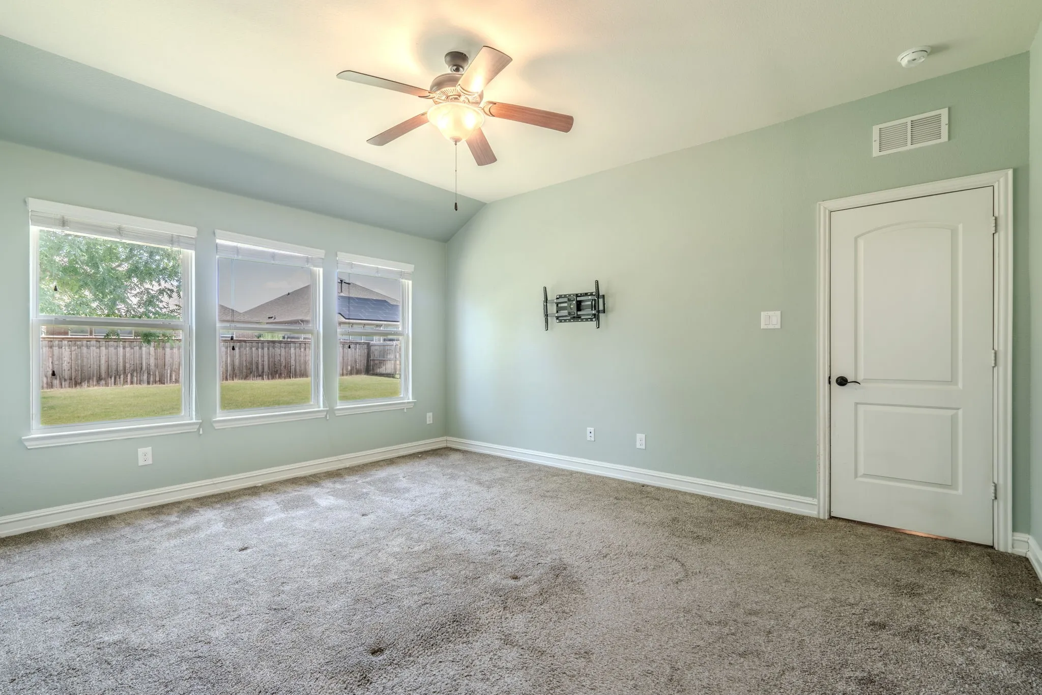 Single Family Residence For Sale in Tarrant County , 2025 Plamera Lane, Fort Worth, Texas 76131, 4 Bedroom, 3 Bathroom, 2 Garage spaces, 2,577 Sqft, built in 2015, mls#21346440, Real Estate Agent in Fort Worth, Homes For Sale in Tarrant county, Homes For Sale in Fort Worth, Realtor in Fort Worth Texas, Real Estate Brokerage Independent Realty Texas, Luminita Cordes Realtor