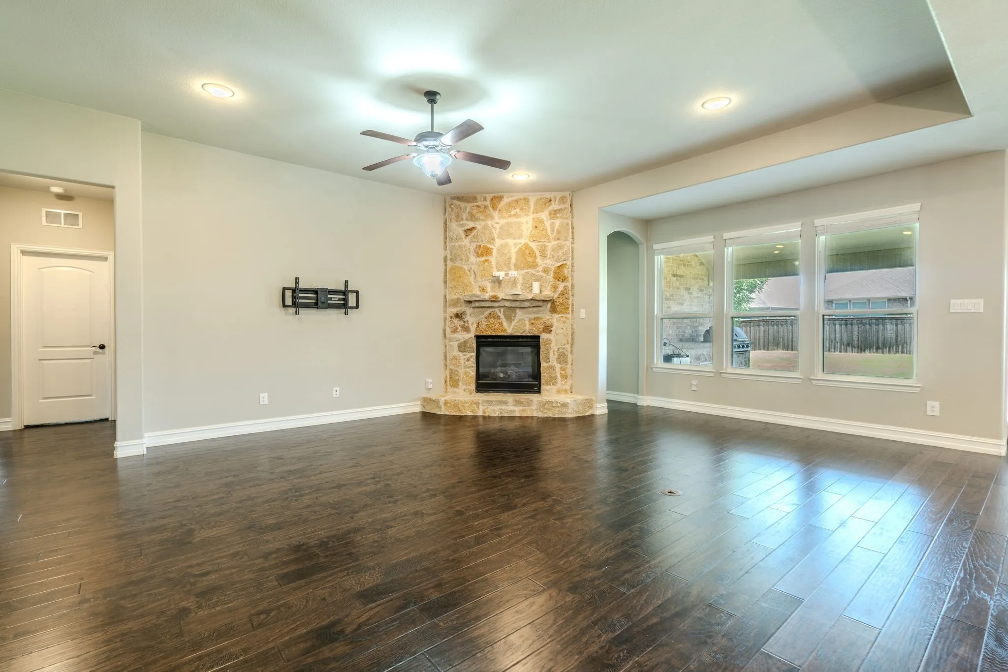 Single Family Residence For Sale in Tarrant County , 2025 Plamera Lane, Fort Worth, Texas 76131, 4 Bedroom, 3 Bathroom, 2 Garage spaces, 2,577 Sqft, built in 2015, mls#21346440, Real Estate Agent in Fort Worth, Homes For Sale in Tarrant county, Homes For Sale in Fort Worth, Realtor in Fort Worth Texas, Real Estate Brokerage Independent Realty Texas, Luminita Cordes Realtor
