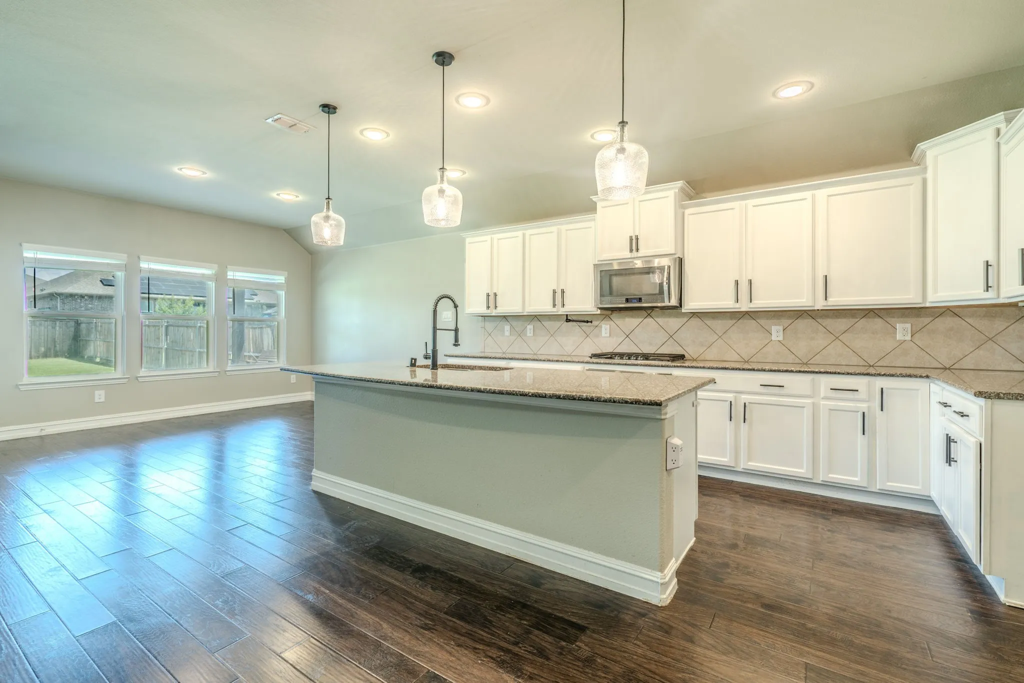Single Family Residence For Sale in Tarrant County , 2025 Plamera Lane, Fort Worth, Texas 76131, 4 Bedroom, 3 Bathroom, 2 Garage spaces, 2,577 Sqft, built in 2015, mls#21346440, Real Estate Agent in Fort Worth, Homes For Sale in Tarrant county, Homes For Sale in Fort Worth, Realtor in Fort Worth Texas, Real Estate Brokerage Independent Realty Texas, Luminita Cordes Realtor