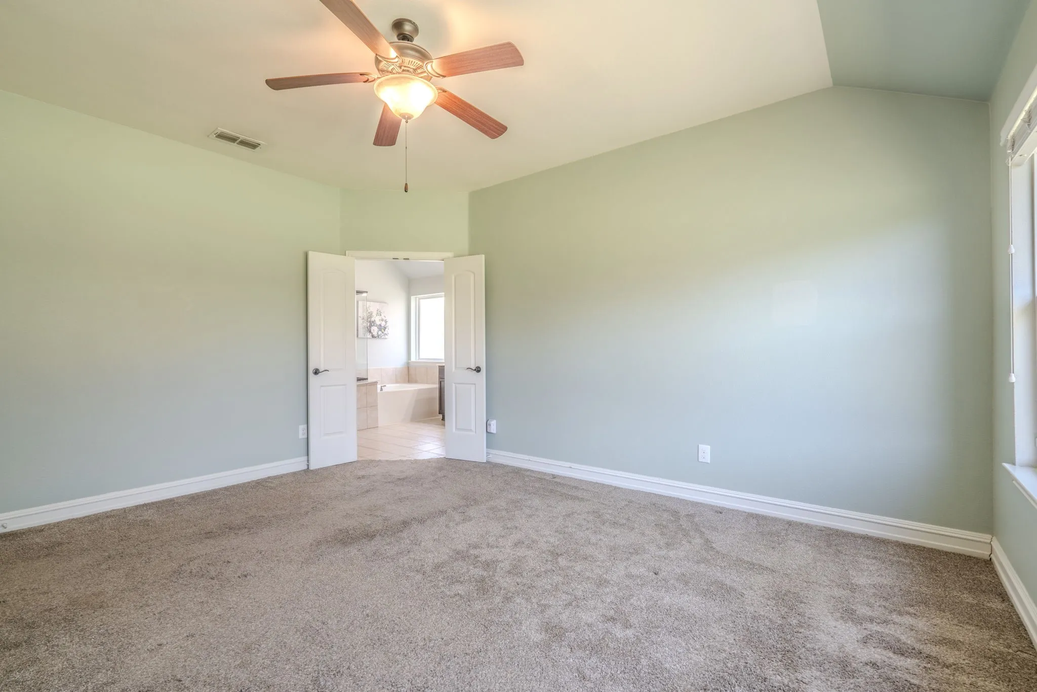 Single Family Residence For Sale in Tarrant County , 2025 Plamera Lane, Fort Worth, Texas 76131, 4 Bedroom, 3 Bathroom, 2 Garage spaces, 2,577 Sqft, built in 2015, mls#21346440, Real Estate Agent in Fort Worth, Homes For Sale in Tarrant county, Homes For Sale in Fort Worth, Realtor in Fort Worth Texas, Real Estate Brokerage Independent Realty Texas, Luminita Cordes Realtor