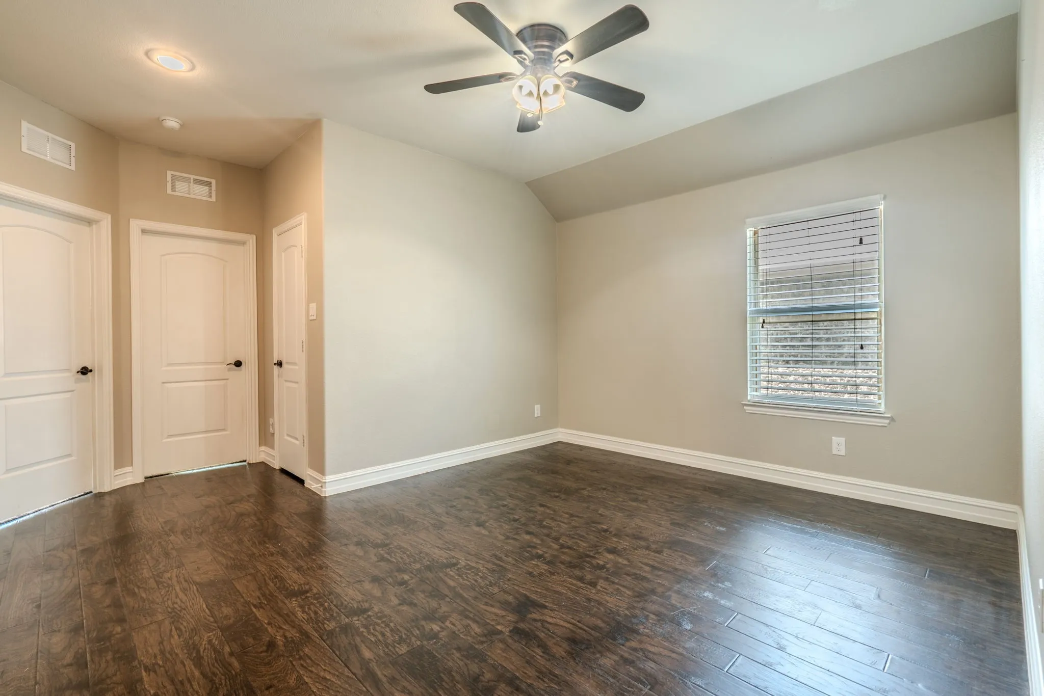 Single Family Residence For Sale in Tarrant County , 2025 Plamera Lane, Fort Worth, Texas 76131, 4 Bedroom, 3 Bathroom, 2 Garage spaces, 2,577 Sqft, built in 2015, mls#21346440, Real Estate Agent in Fort Worth, Homes For Sale in Tarrant county, Homes For Sale in Fort Worth, Realtor in Fort Worth Texas, Real Estate Brokerage Independent Realty Texas, Luminita Cordes Realtor