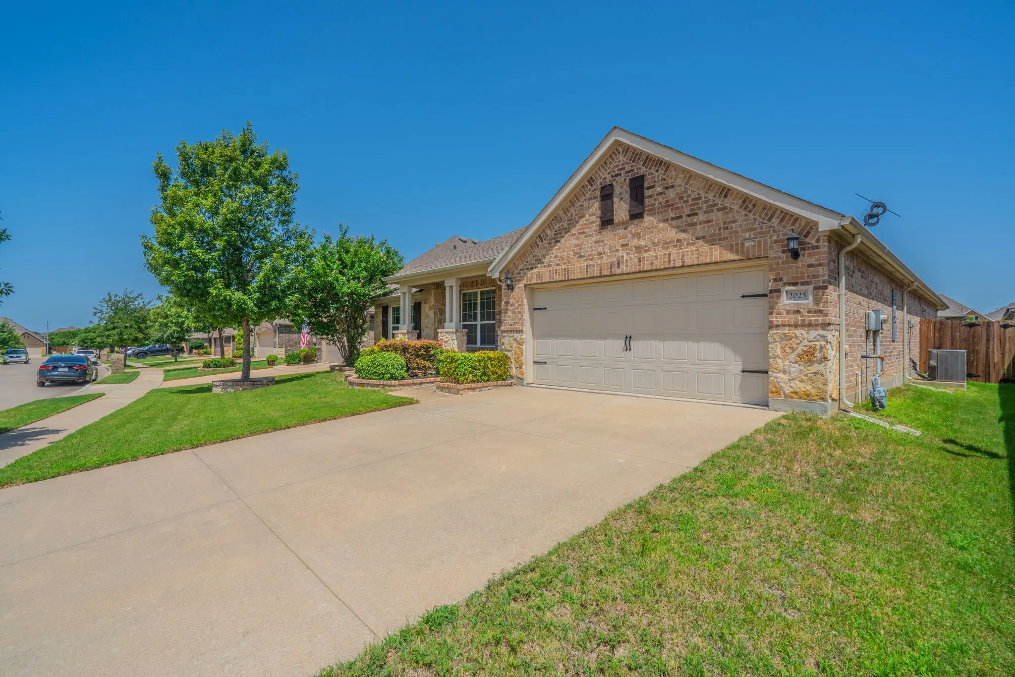 Single Family Residence For Sale in Tarrant County , 2025 Plamera Lane, Fort Worth, Texas 76131, 4 Bedroom, 3 Bathroom, 2 Garage spaces, 2,577 Sqft, built in 2015, mls#21346440, Real Estate Agent in Fort Worth, Homes For Sale in Tarrant county, Homes For Sale in Fort Worth, Realtor in Fort Worth Texas, Real Estate Brokerage Independent Realty Texas, Luminita Cordes Realtor