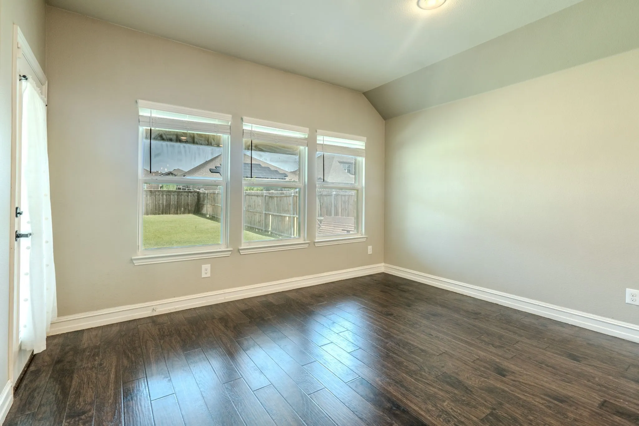 Single Family Residence For Sale in Tarrant County , 2025 Plamera Lane, Fort Worth, Texas 76131, 4 Bedroom, 3 Bathroom, 2 Garage spaces, 2,577 Sqft, built in 2015, mls#21346440, Real Estate Agent in Fort Worth, Homes For Sale in Tarrant county, Homes For Sale in Fort Worth, Realtor in Fort Worth Texas, Real Estate Brokerage Independent Realty Texas, Luminita Cordes Realtor
