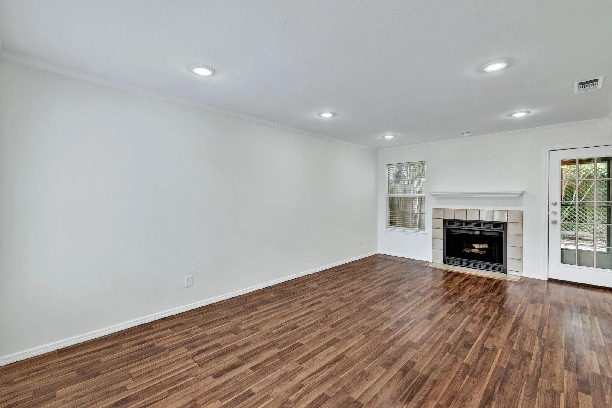 Condominium For Sale in Dallas County , 3209 Whatley Drive, Garland, Texas 75043, 3 Bedroom, 3 Bathroom, 2 Garage spaces, 1,336 Sqft, built in 1984, mls#21344745, Real Estate Agent in Garland, Homes For Sale in Dallas county, Homes For Sale in Garland, Realtor in Garland Texas, Real Estate Brokerage Independent Realty Texas, Luminita Cordes Realtor