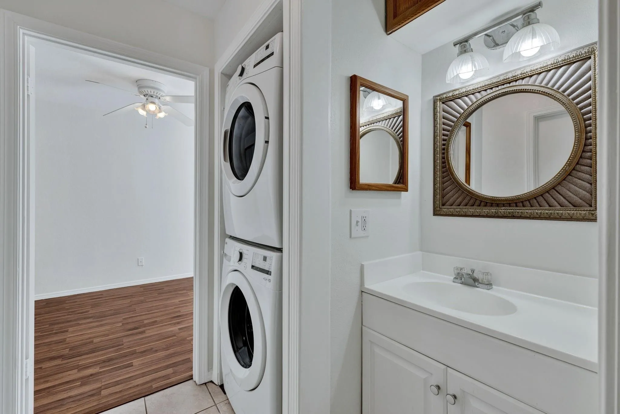 Condominium For Sale in Dallas County , 3209 Whatley Drive, Garland, Texas 75043, 3 Bedroom, 3 Bathroom, 2 Garage spaces, 1,336 Sqft, built in 1984, mls#21344745, Real Estate Agent in Garland, Homes For Sale in Dallas county, Homes For Sale in Garland, Realtor in Garland Texas, Real Estate Brokerage Independent Realty Texas, Luminita Cordes Realtor