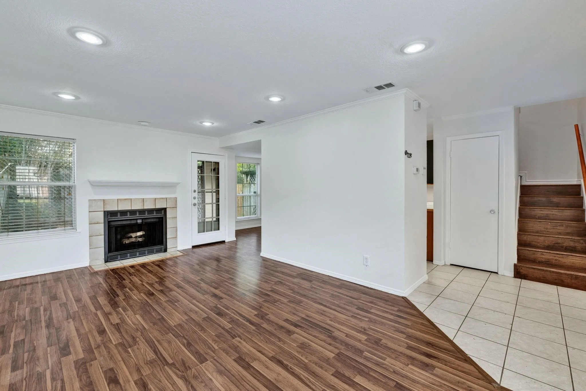 Condominium For Sale in Dallas County , 3209 Whatley Drive, Garland, Texas 75043, 3 Bedroom, 3 Bathroom, 2 Garage spaces, 1,336 Sqft, built in 1984, mls#21344745, Real Estate Agent in Garland, Homes For Sale in Dallas county, Homes For Sale in Garland, Realtor in Garland Texas, Real Estate Brokerage Independent Realty Texas, Luminita Cordes Realtor