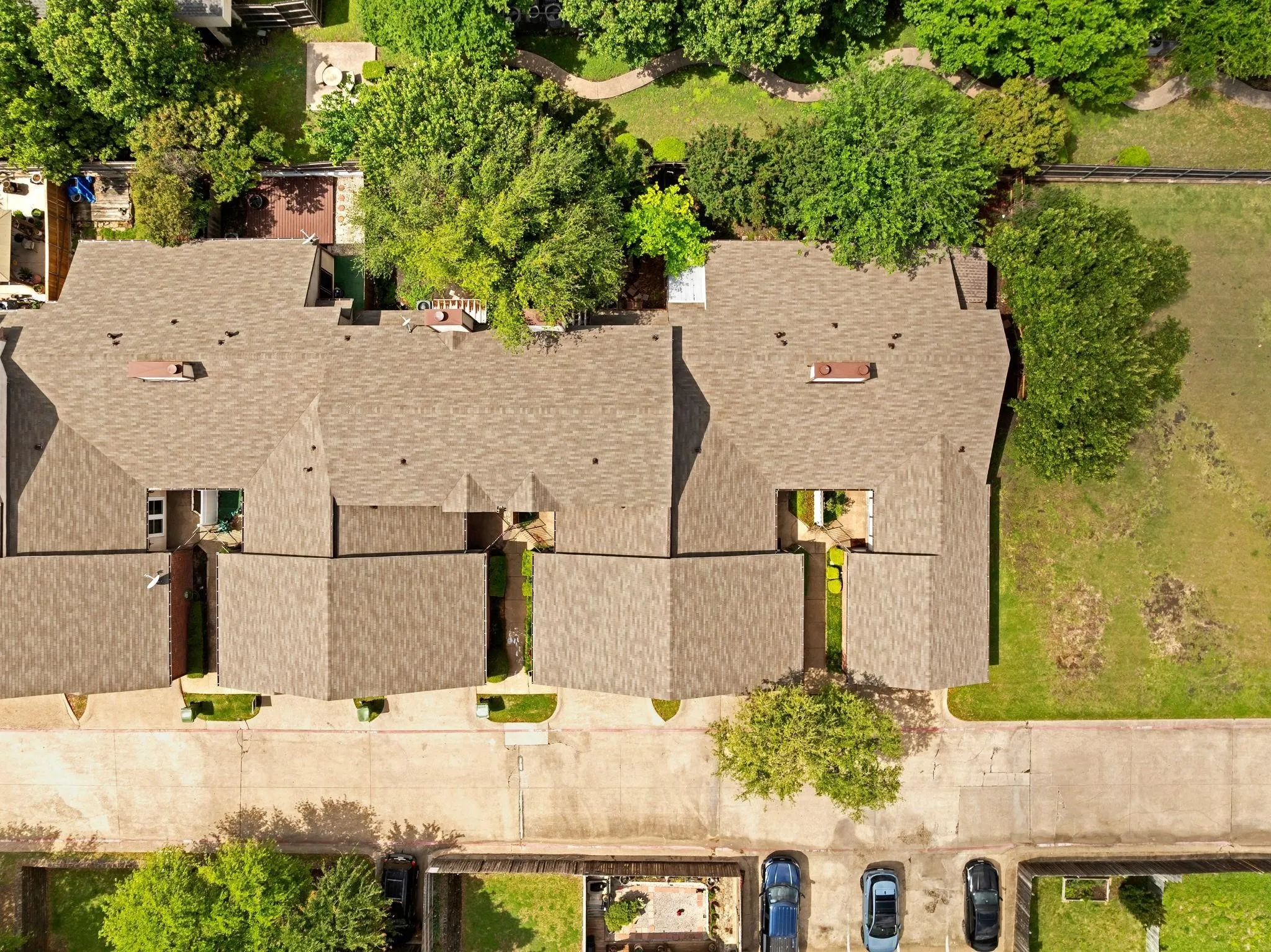 Condominium For Sale in Dallas County , 3209 Whatley Drive, Garland, Texas 75043, 3 Bedroom, 3 Bathroom, 2 Garage spaces, 1,336 Sqft, built in 1984, mls#21344745, Real Estate Agent in Garland, Homes For Sale in Dallas county, Homes For Sale in Garland, Realtor in Garland Texas, Real Estate Brokerage Independent Realty Texas, Luminita Cordes Realtor