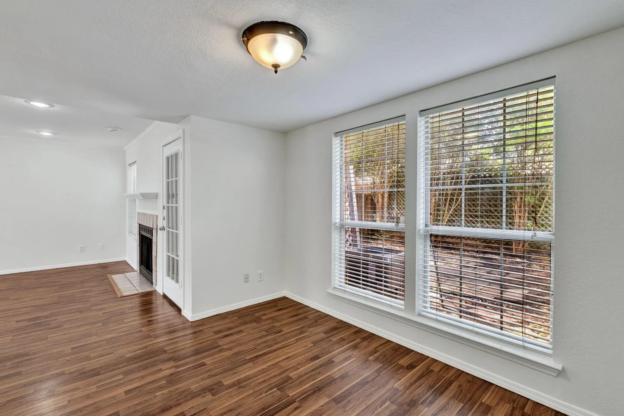 Condominium For Sale in Dallas County , 3209 Whatley Drive, Garland, Texas 75043, 3 Bedroom, 3 Bathroom, 2 Garage spaces, 1,336 Sqft, built in 1984, mls#21344745, Real Estate Agent in Garland, Homes For Sale in Dallas county, Homes For Sale in Garland, Realtor in Garland Texas, Real Estate Brokerage Independent Realty Texas, Luminita Cordes Realtor