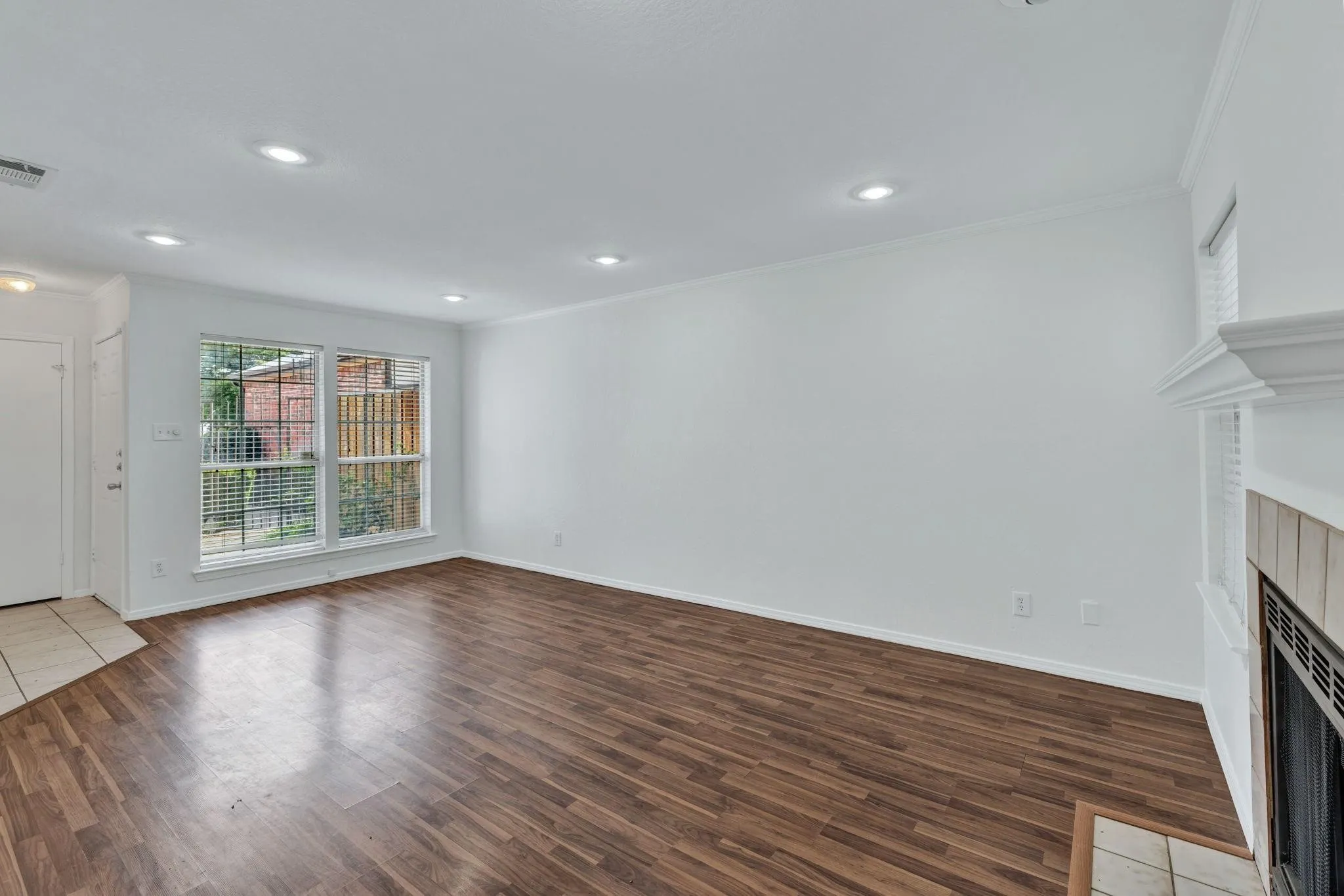 Condominium For Sale in Dallas County , 3209 Whatley Drive, Garland, Texas 75043, 3 Bedroom, 3 Bathroom, 2 Garage spaces, 1,336 Sqft, built in 1984, mls#21344745, Real Estate Agent in Garland, Homes For Sale in Dallas county, Homes For Sale in Garland, Realtor in Garland Texas, Real Estate Brokerage Independent Realty Texas, Luminita Cordes Realtor