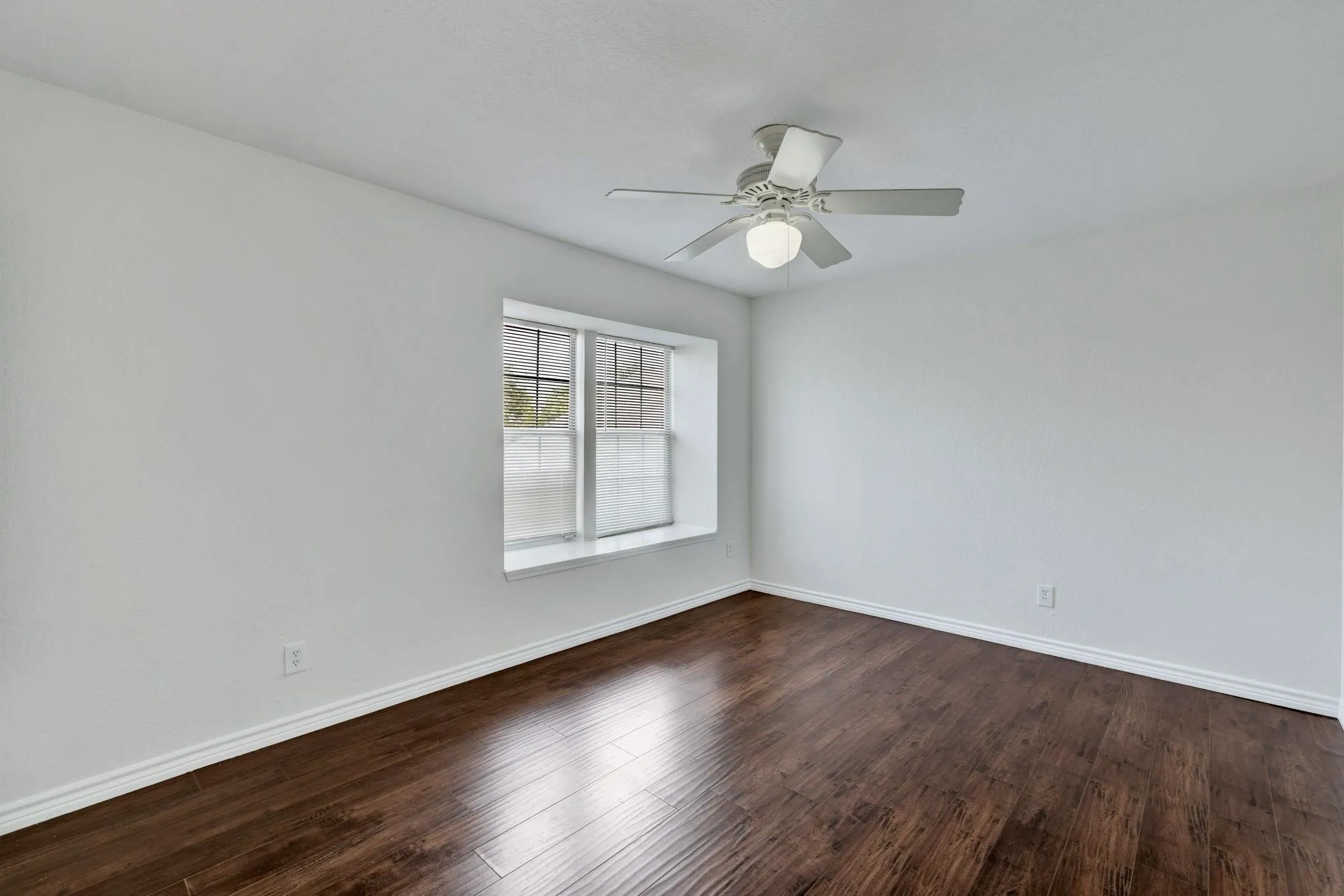 Condominium For Sale in Dallas County , 3209 Whatley Drive, Garland, Texas 75043, 3 Bedroom, 3 Bathroom, 2 Garage spaces, 1,336 Sqft, built in 1984, mls#21344745, Real Estate Agent in Garland, Homes For Sale in Dallas county, Homes For Sale in Garland, Realtor in Garland Texas, Real Estate Brokerage Independent Realty Texas, Luminita Cordes Realtor