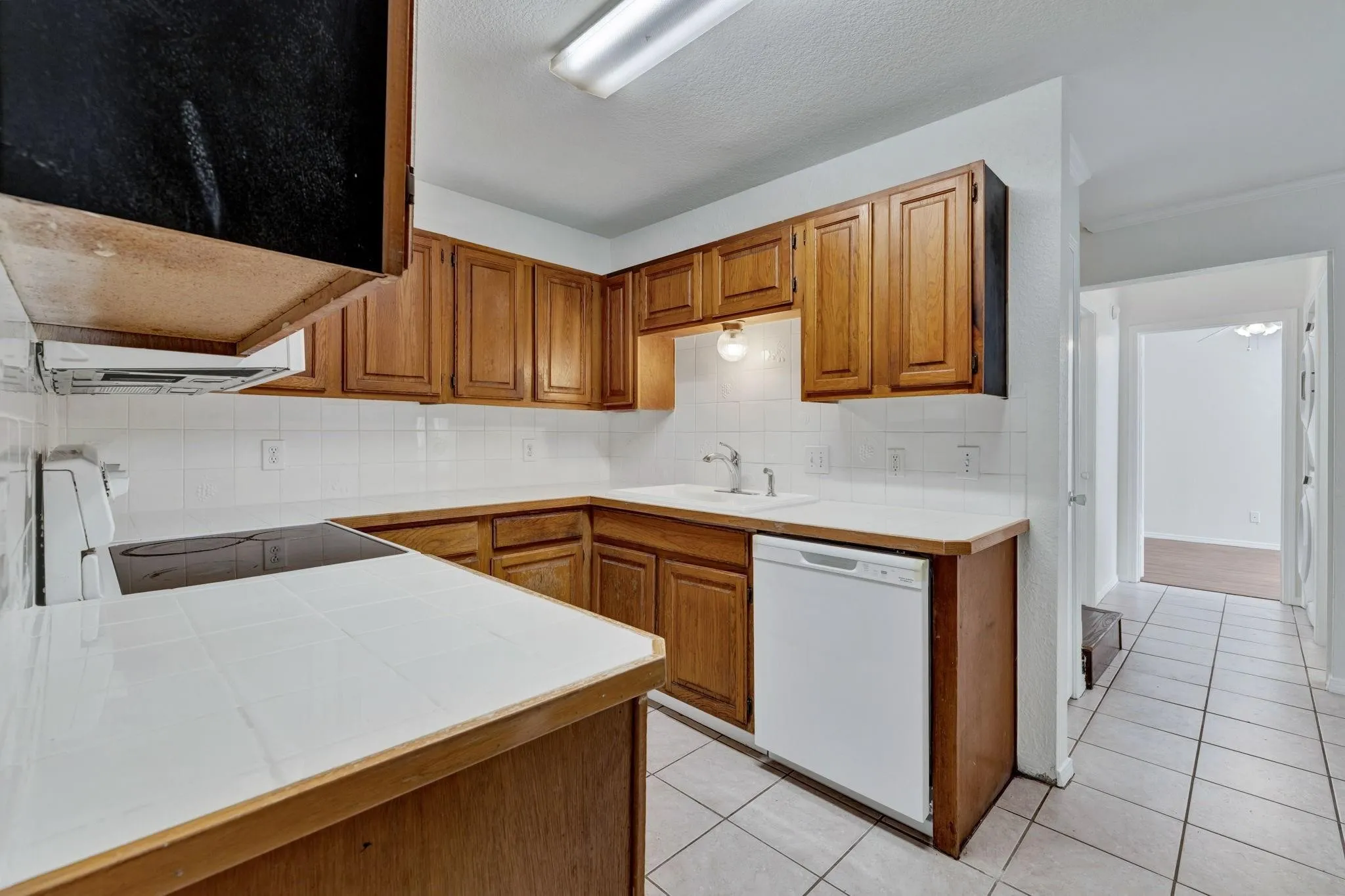 Condominium For Sale in Dallas County , 3209 Whatley Drive, Garland, Texas 75043, 3 Bedroom, 3 Bathroom, 2 Garage spaces, 1,336 Sqft, built in 1984, mls#21344745, Real Estate Agent in Garland, Homes For Sale in Dallas county, Homes For Sale in Garland, Realtor in Garland Texas, Real Estate Brokerage Independent Realty Texas, Luminita Cordes Realtor