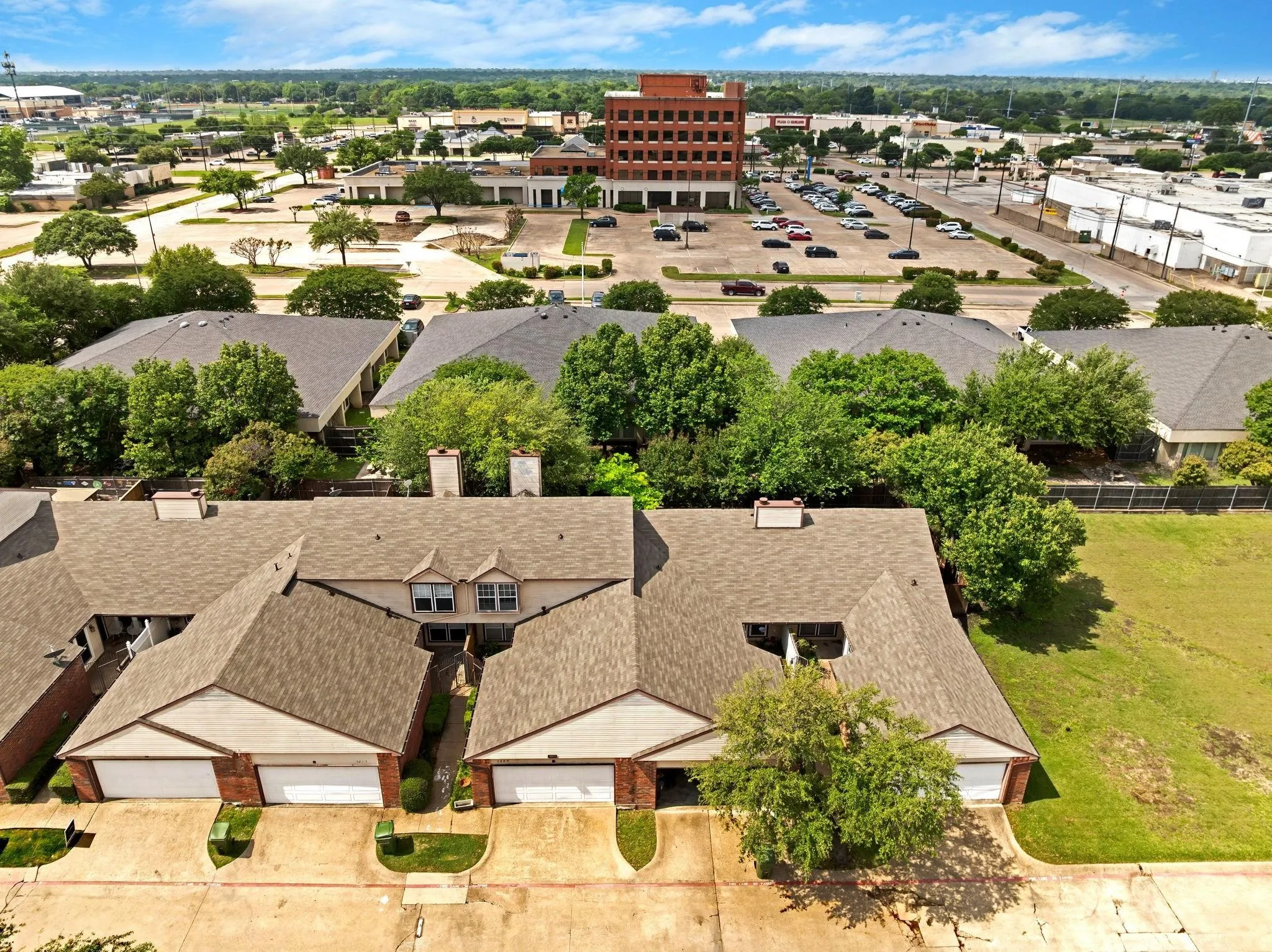 Condominium For Sale in Dallas County , 3209 Whatley Drive, Garland, Texas 75043, 3 Bedroom, 3 Bathroom, 2 Garage spaces, 1,336 Sqft, built in 1984, mls#21344745, Real Estate Agent in Garland, Homes For Sale in Dallas county, Homes For Sale in Garland, Realtor in Garland Texas, Real Estate Brokerage Independent Realty Texas, Luminita Cordes Realtor