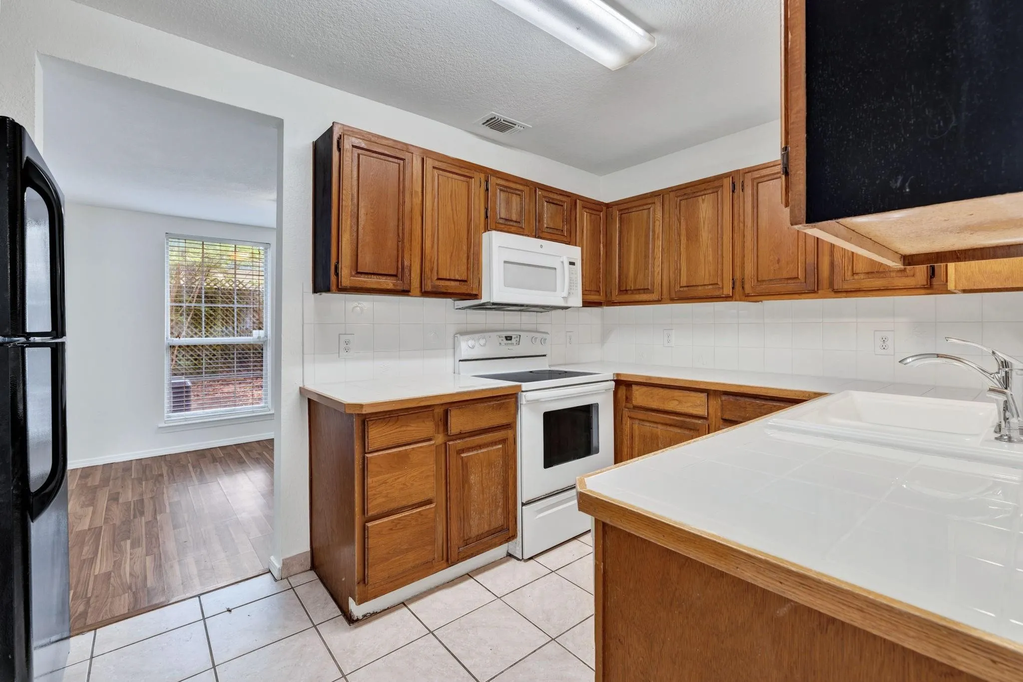Condominium For Sale in Dallas County , 3209 Whatley Drive, Garland, Texas 75043, 3 Bedroom, 3 Bathroom, 2 Garage spaces, 1,336 Sqft, built in 1984, mls#21344745, Real Estate Agent in Garland, Homes For Sale in Dallas county, Homes For Sale in Garland, Realtor in Garland Texas, Real Estate Brokerage Independent Realty Texas, Luminita Cordes Realtor
