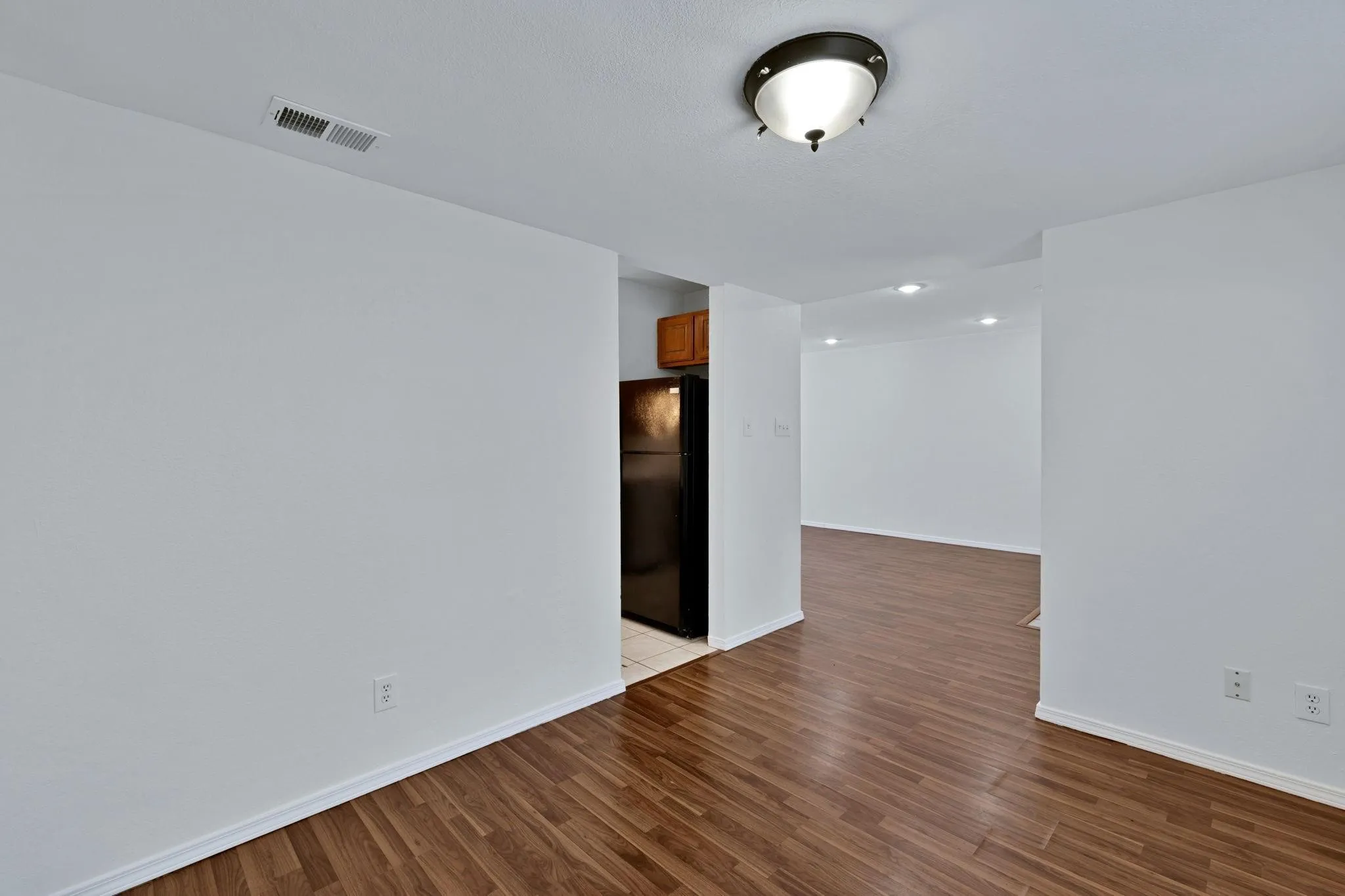 Condominium For Sale in Dallas County , 3209 Whatley Drive, Garland, Texas 75043, 3 Bedroom, 3 Bathroom, 2 Garage spaces, 1,336 Sqft, built in 1984, mls#21344745, Real Estate Agent in Garland, Homes For Sale in Dallas county, Homes For Sale in Garland, Realtor in Garland Texas, Real Estate Brokerage Independent Realty Texas, Luminita Cordes Realtor