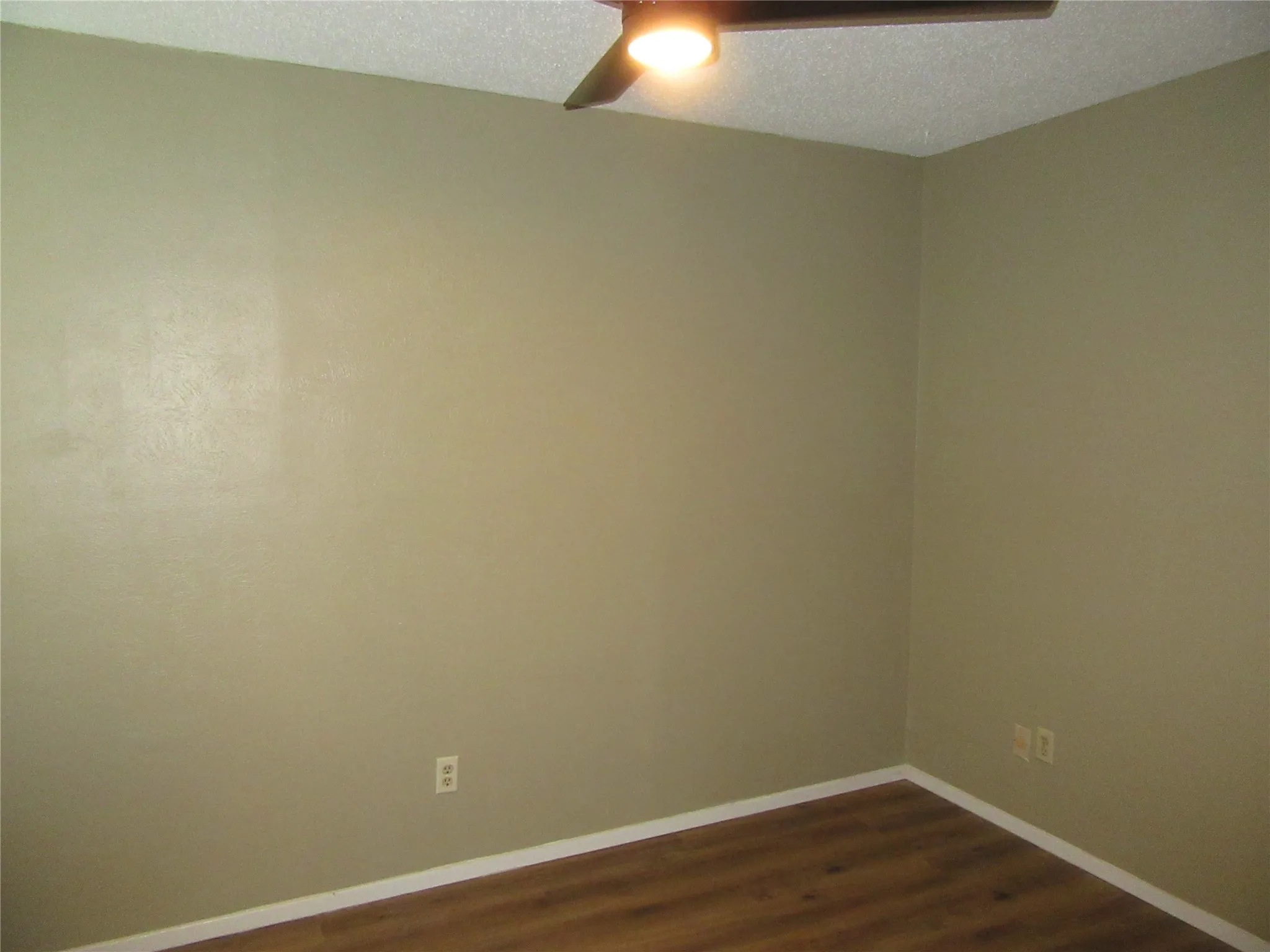 Condominium For Rent in Dallas County , 11311 Audelia Road 122, Dallas, Texas 75243, 2 Bedroom, 2 Bathroom, Garage spaces, 890 Sqft, built in 1981, Price $1,195, mls#21346757, Real Estate Agent in Dallas, Homes For Rent in Dallas county, Homes For Rent in Dallas, Realtor in Dallas Texas, Real Estate Brokerage Independent Realty Texas, Luminita Cordes Realtor