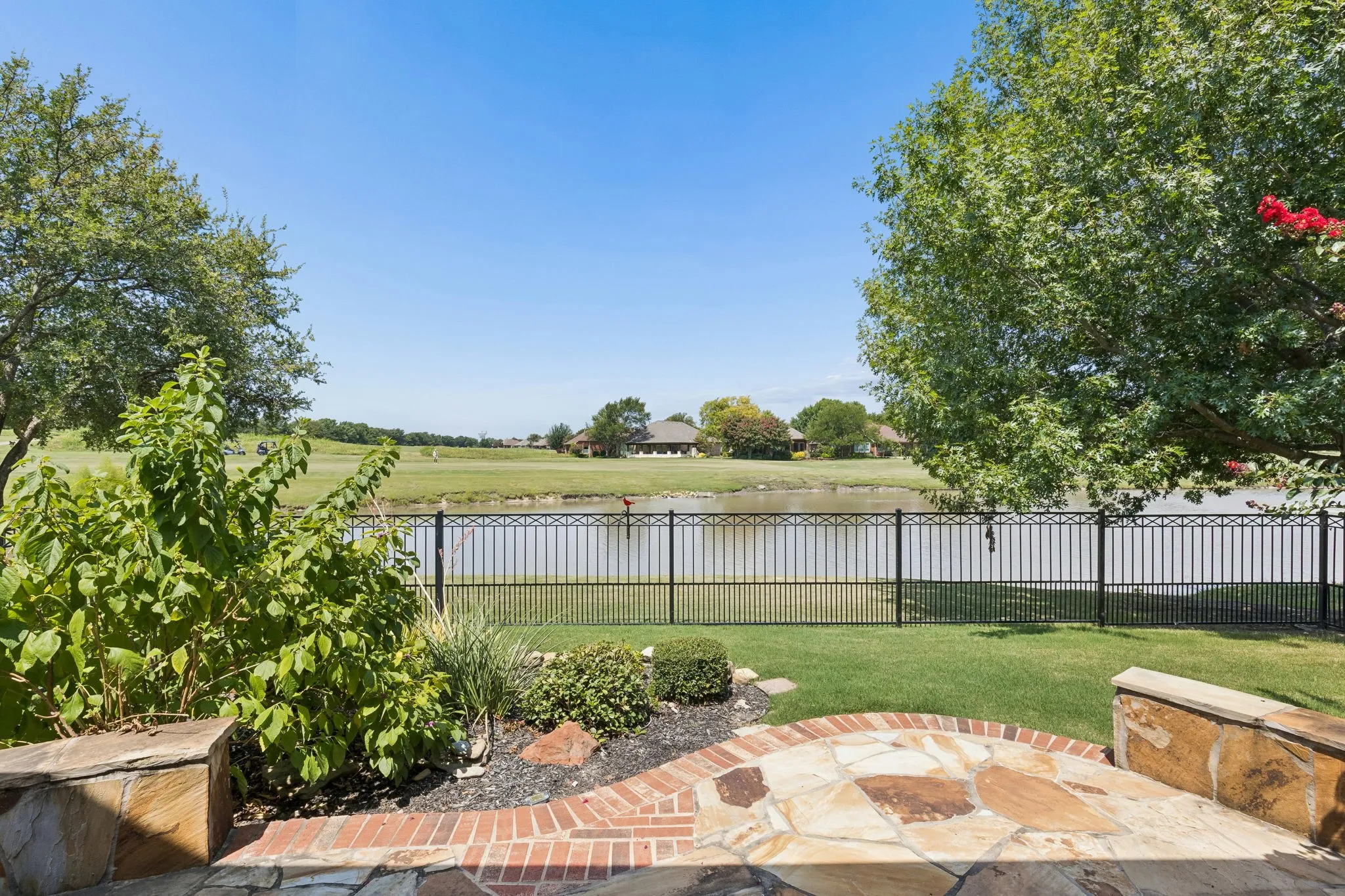 Single Family Residence For Sale in Collin County , 293 Cheyenne Drive, Fairview, Texas 75069, 2 Bedroom, 2 Bathroom, 2 Garage spaces, 2,076 Sqft, built in 2004, mls#21343398, Real Estate Agent in Fairview, Homes For Sale in Collin county, Homes For Sale in Fairview, Realtor in Fairview Texas, Real Estate Brokerage Independent Realty Texas, Luminita Cordes Realtor