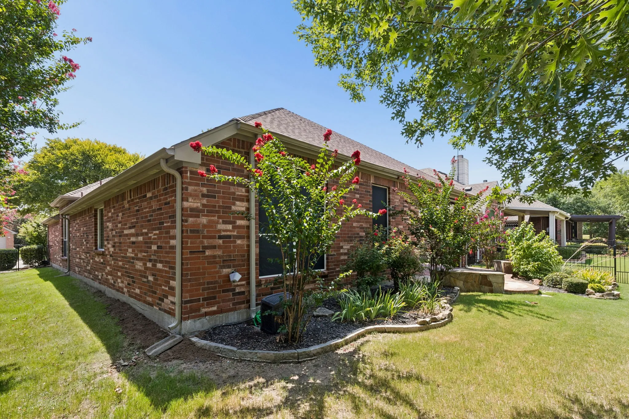 Single Family Residence For Sale in Collin County , 293 Cheyenne Drive, Fairview, Texas 75069, 2 Bedroom, 2 Bathroom, 2 Garage spaces, 2,076 Sqft, built in 2004, mls#21343398, Real Estate Agent in Fairview, Homes For Sale in Collin county, Homes For Sale in Fairview, Realtor in Fairview Texas, Real Estate Brokerage Independent Realty Texas, Luminita Cordes Realtor