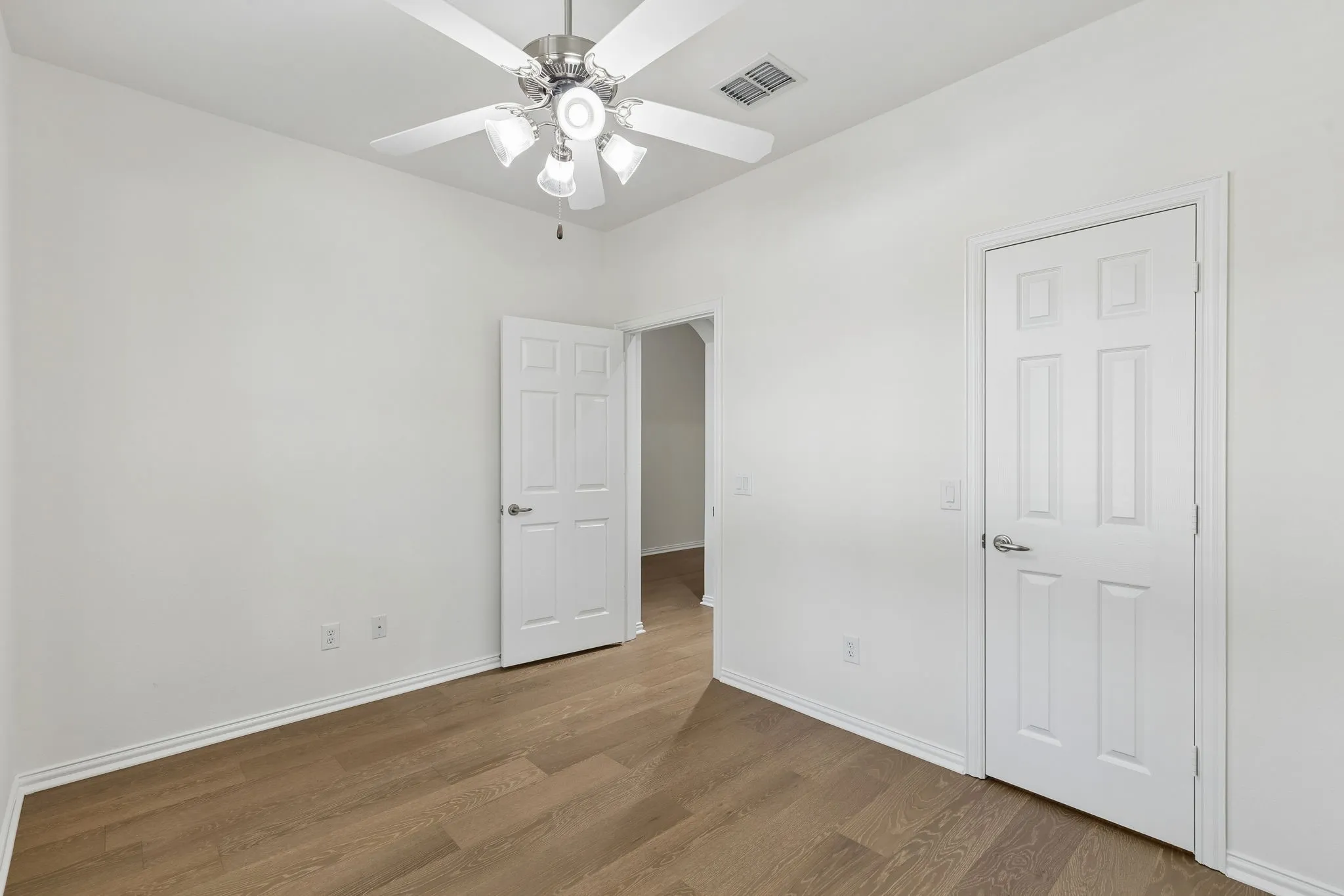 Single Family Residence For Sale in Collin County , 293 Cheyenne Drive, Fairview, Texas 75069, 2 Bedroom, 2 Bathroom, 2 Garage spaces, 2,076 Sqft, built in 2004, mls#21343398, Real Estate Agent in Fairview, Homes For Sale in Collin county, Homes For Sale in Fairview, Realtor in Fairview Texas, Real Estate Brokerage Independent Realty Texas, Luminita Cordes Realtor