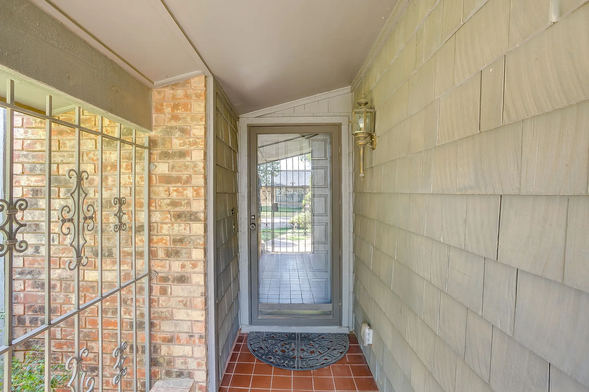 Single Family Residence For Sale in Dallas County , 1846 Lewis Trail, Grand Prairie, Texas 75052, 3 Bedroom, 2 Bathroom, 2 Garage spaces, 2,030 Sqft, built in 1979, mls#21345769, Real Estate Agent in Grand Prairie, Homes For Sale in Dallas county, Homes For Sale in Grand Prairie, Realtor in Grand Prairie Texas, Real Estate Brokerage Independent Realty Texas, Luminita Cordes Realtor