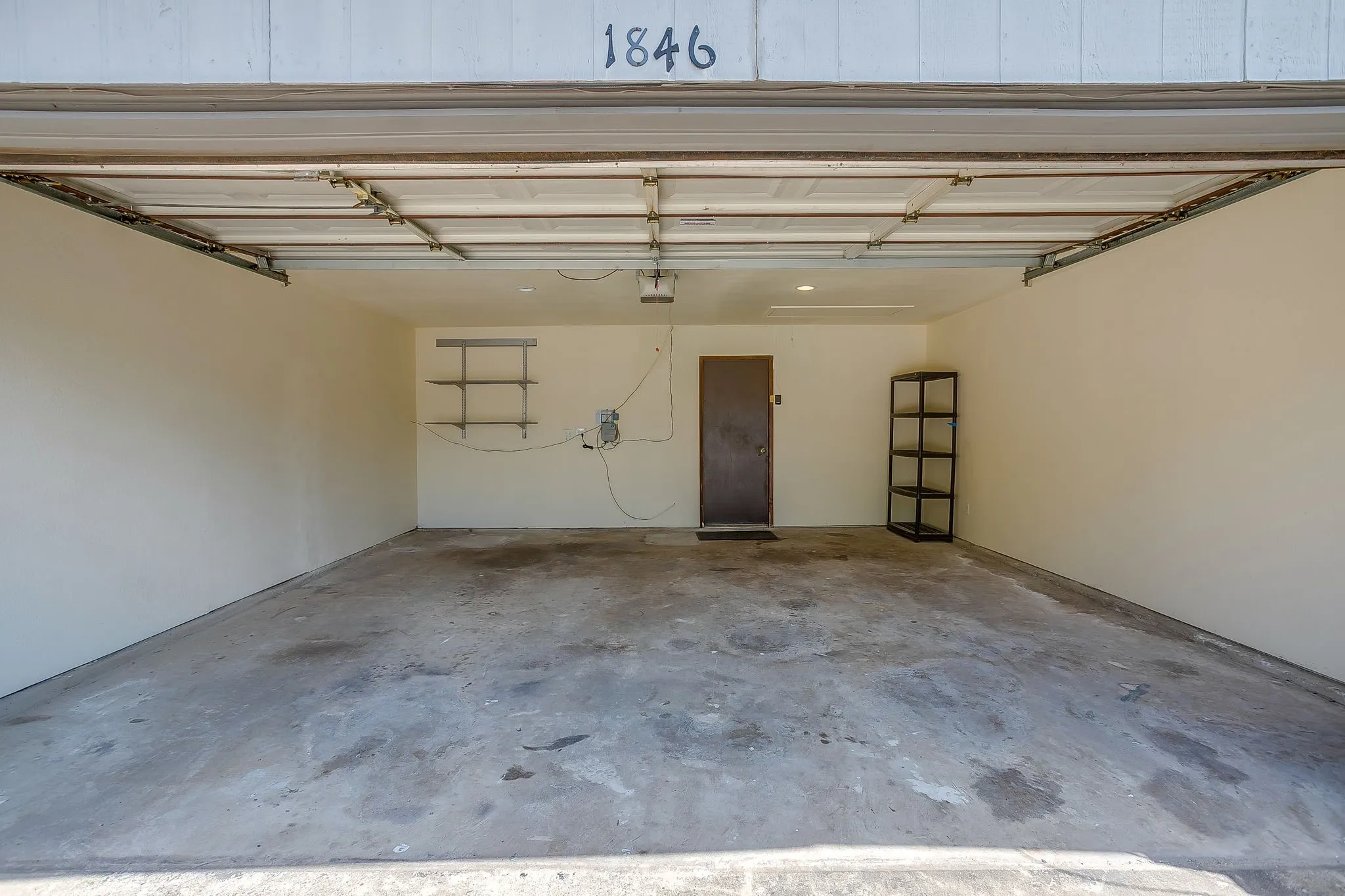 Single Family Residence For Sale in Dallas County , 1846 Lewis Trail, Grand Prairie, Texas 75052, 3 Bedroom, 2 Bathroom, 2 Garage spaces, 2,030 Sqft, built in 1979, mls#21345769, Real Estate Agent in Grand Prairie, Homes For Sale in Dallas county, Homes For Sale in Grand Prairie, Realtor in Grand Prairie Texas, Real Estate Brokerage Independent Realty Texas, Luminita Cordes Realtor